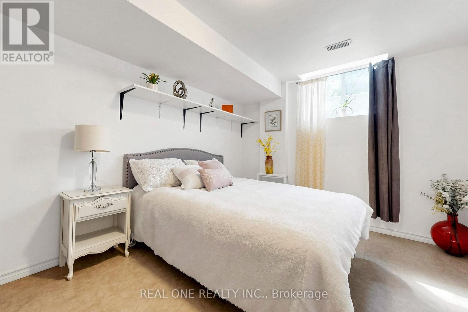 48 LANARK STREET - 34