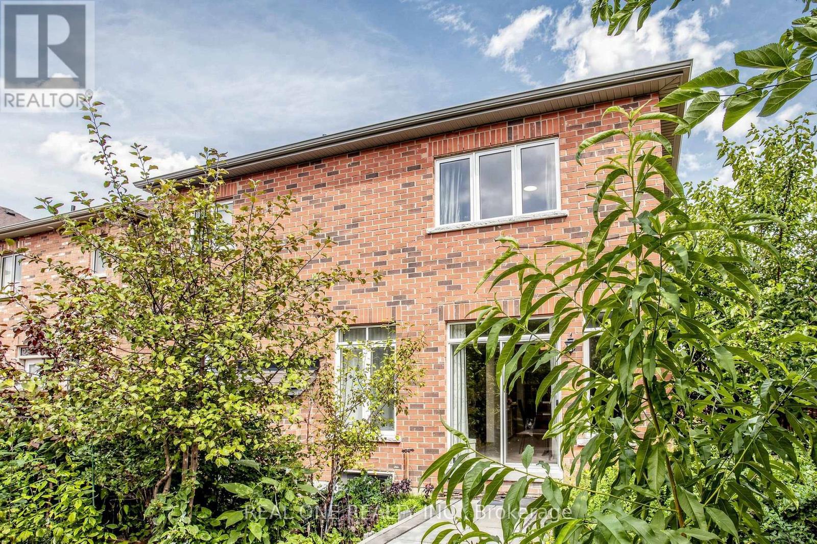 48 LANARK STREET - 38