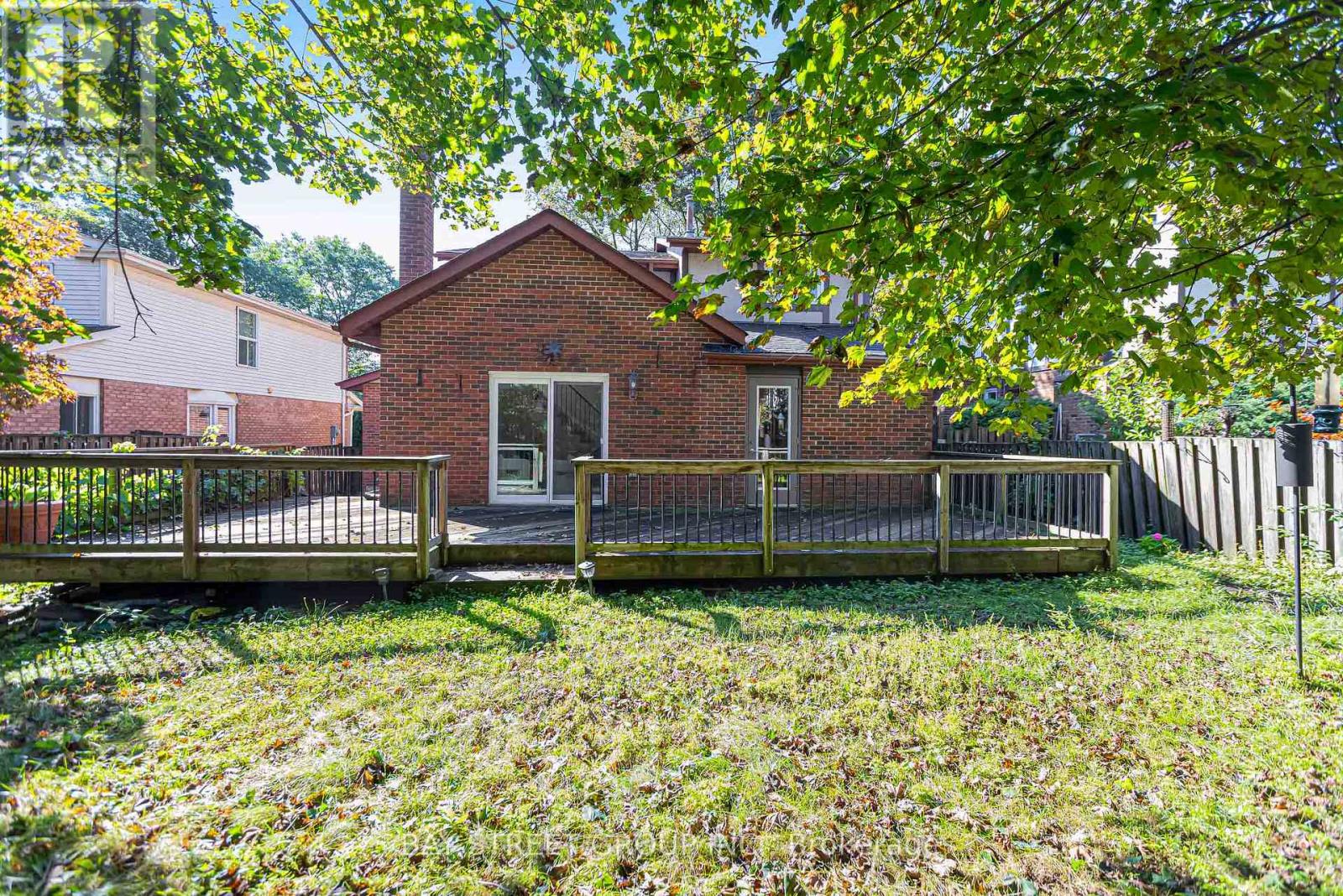 16 INNISBROOK CRESCENT - 43