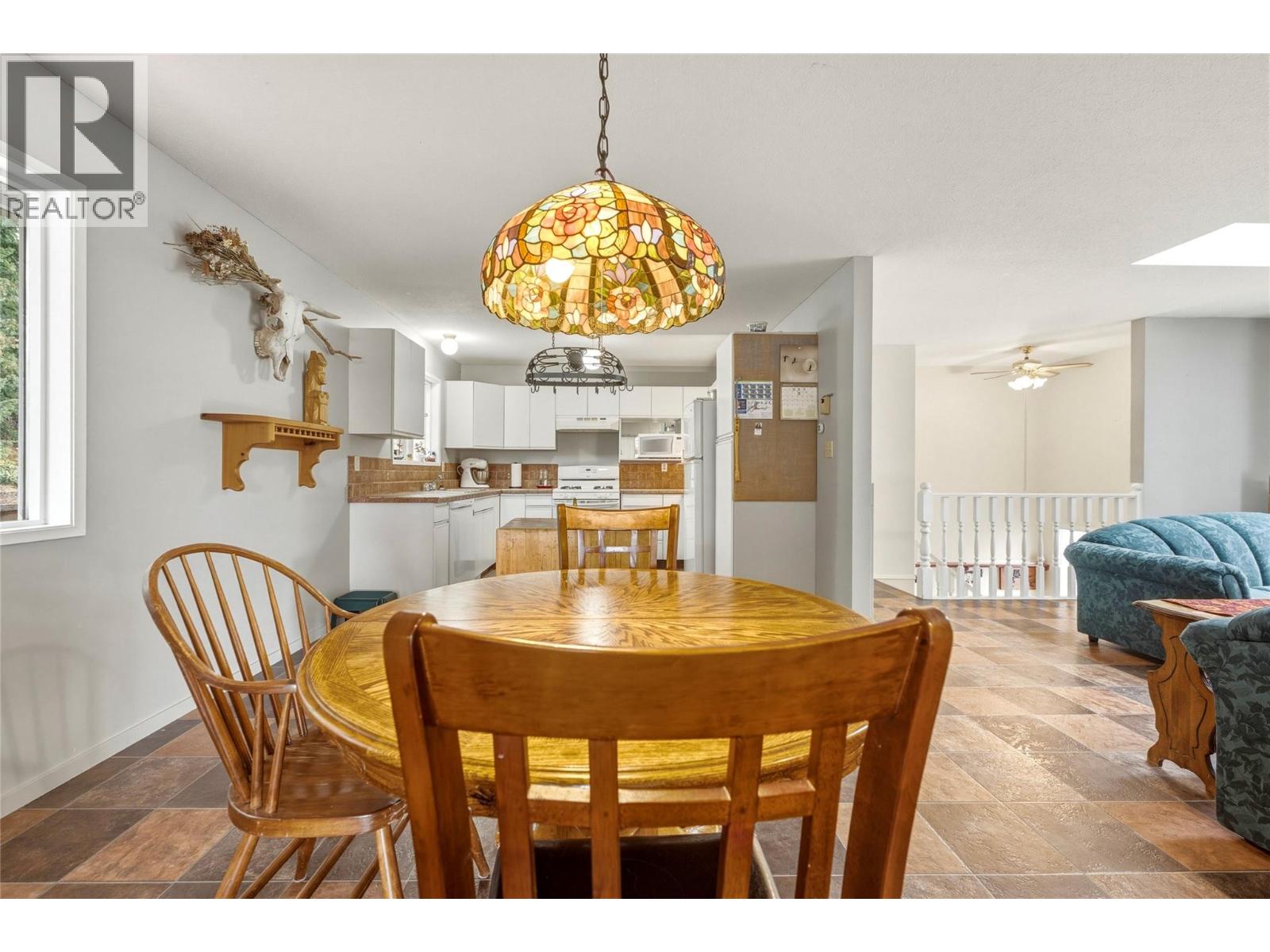 3304 Sidney Crescent - Image 6
