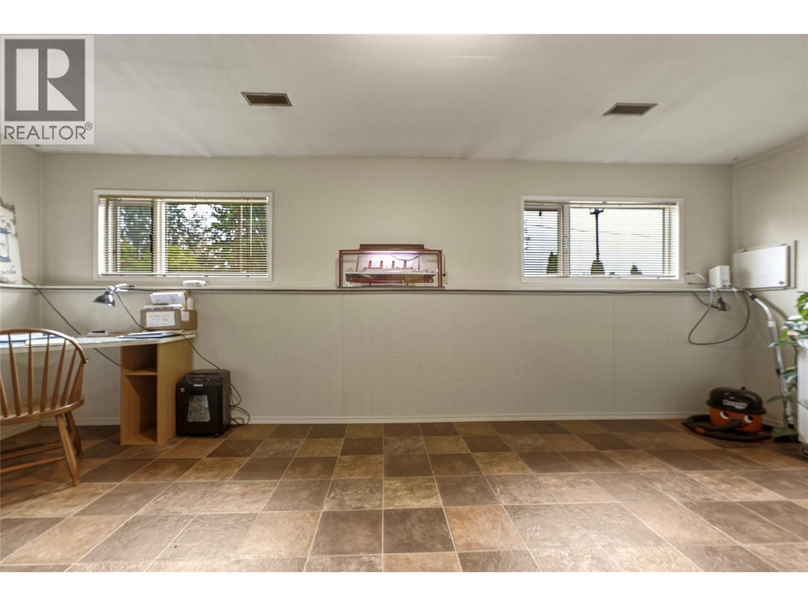 3304 Sidney Crescent - 25
