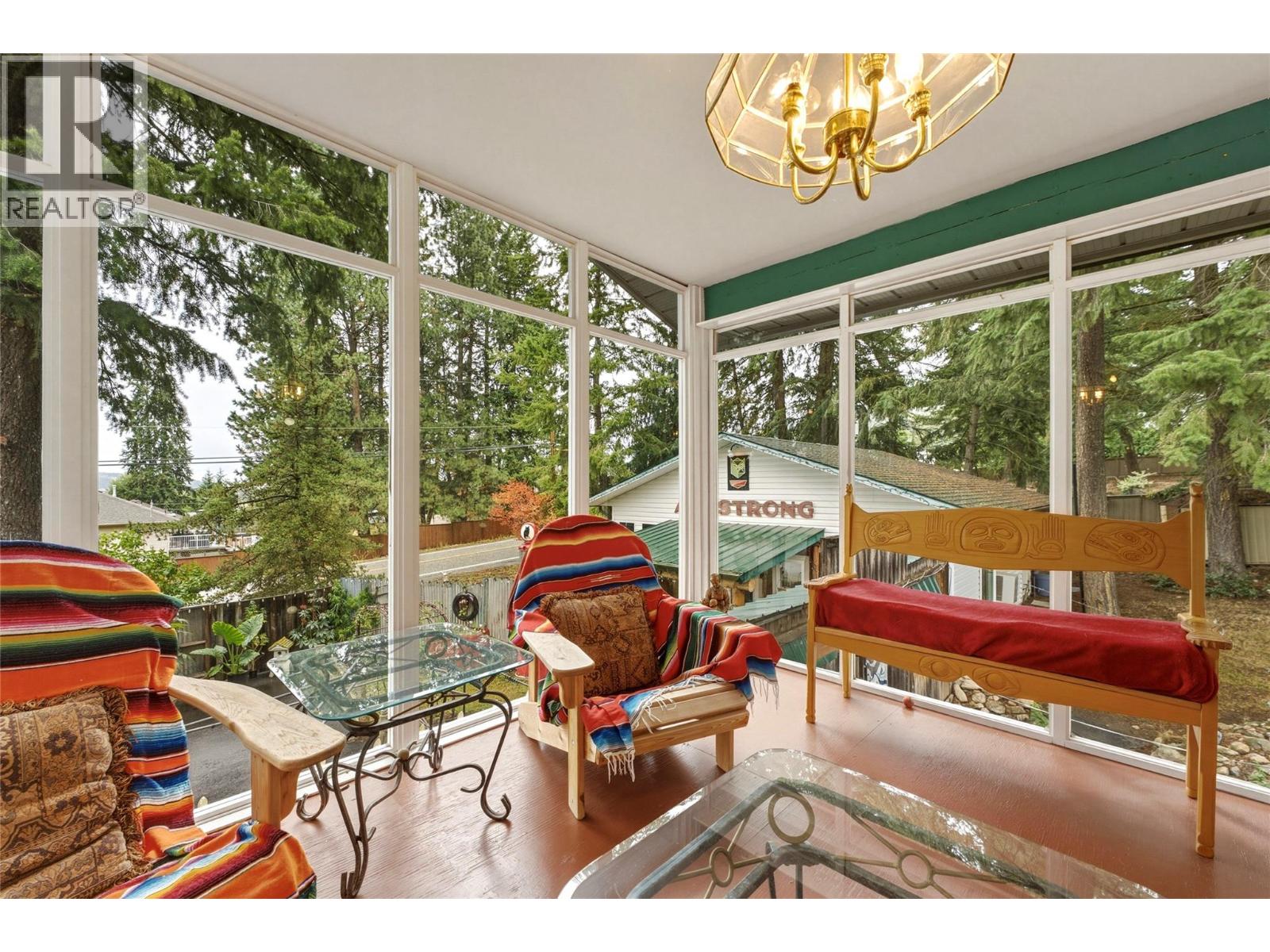 3304 Sidney Crescent - 7