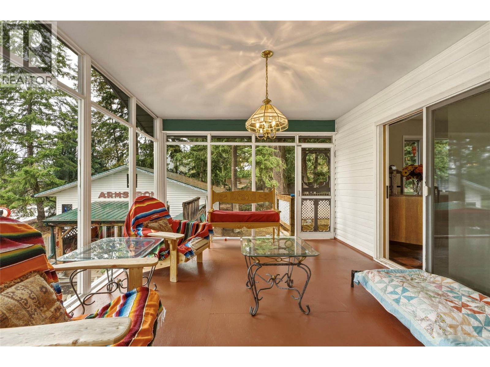 3304 Sidney Crescent - 9