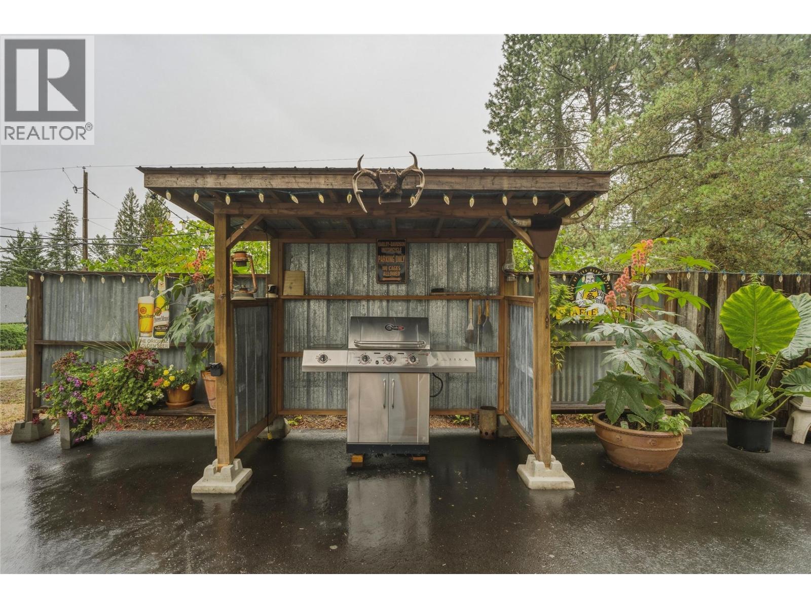 3304 Sidney Crescent - 33