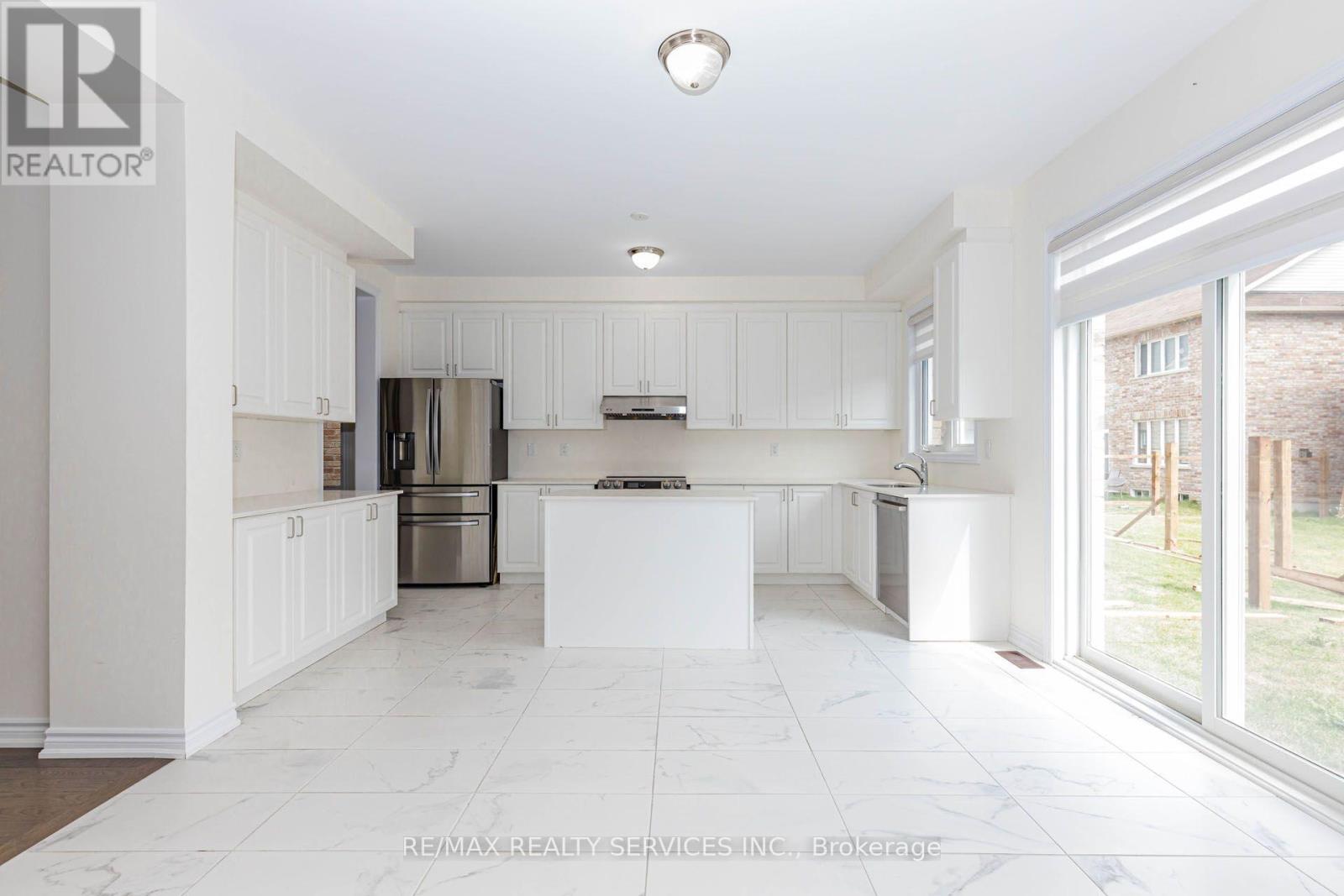 37 ROYAL FERN CRESCENT - 14