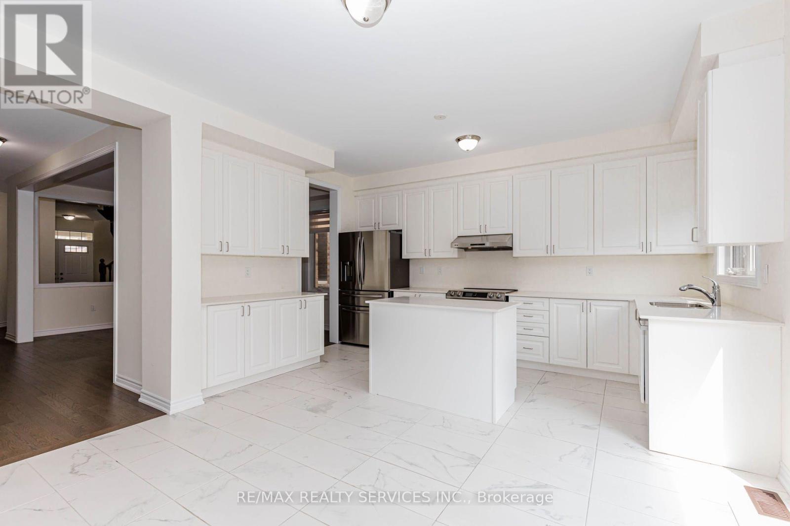 37 ROYAL FERN CRESCENT - 15