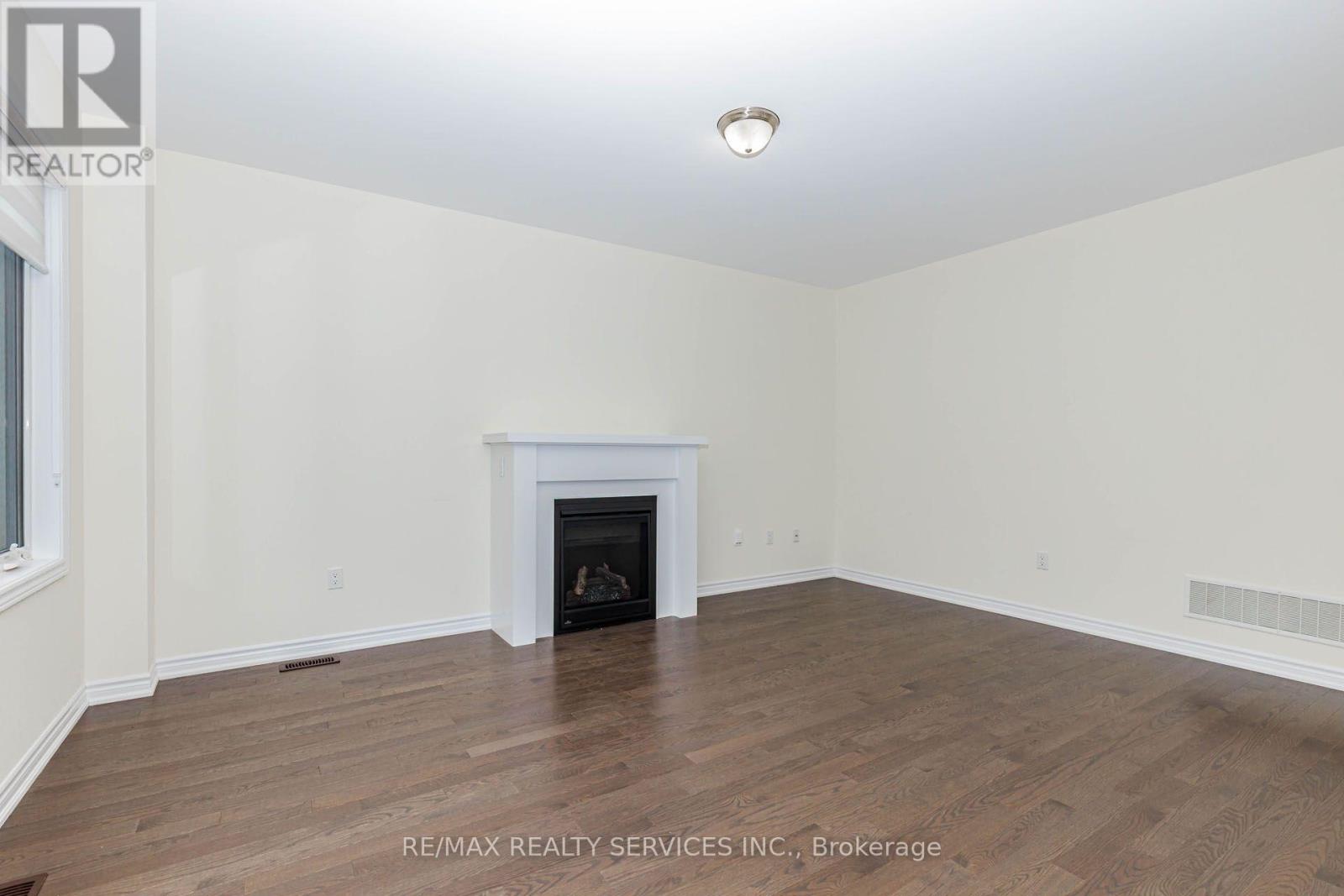 37 ROYAL FERN CRESCENT - 18