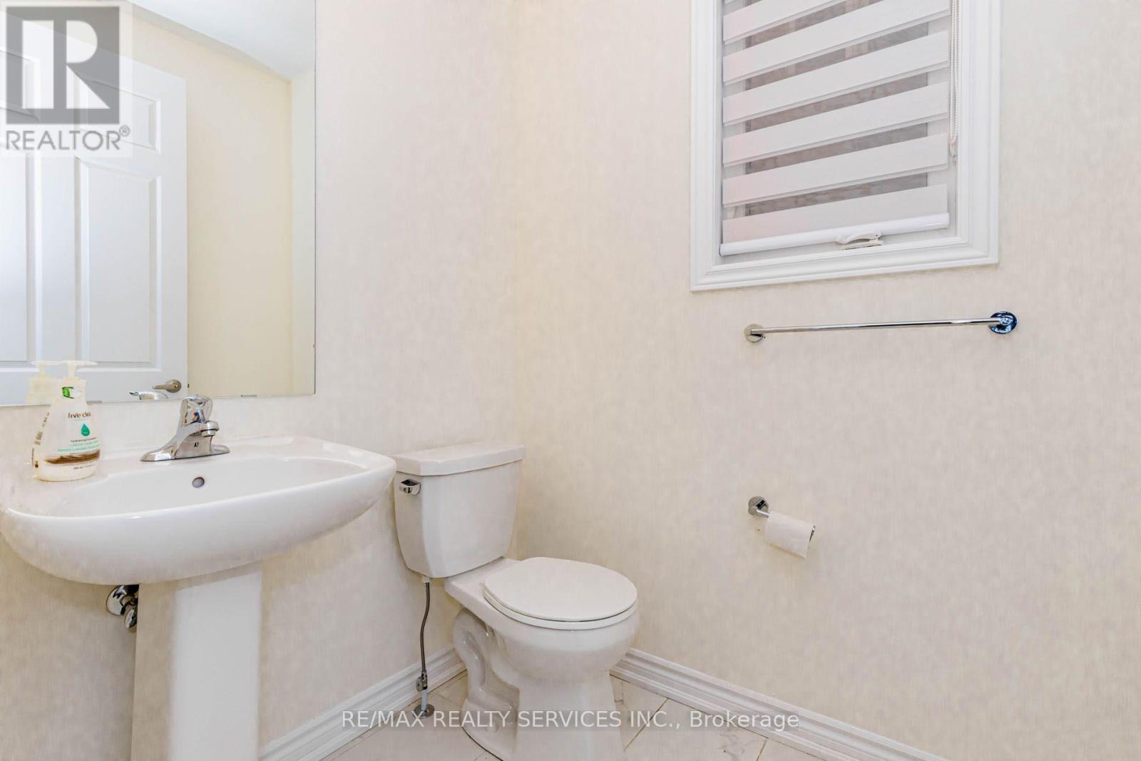 37 ROYAL FERN CRESCENT - 20