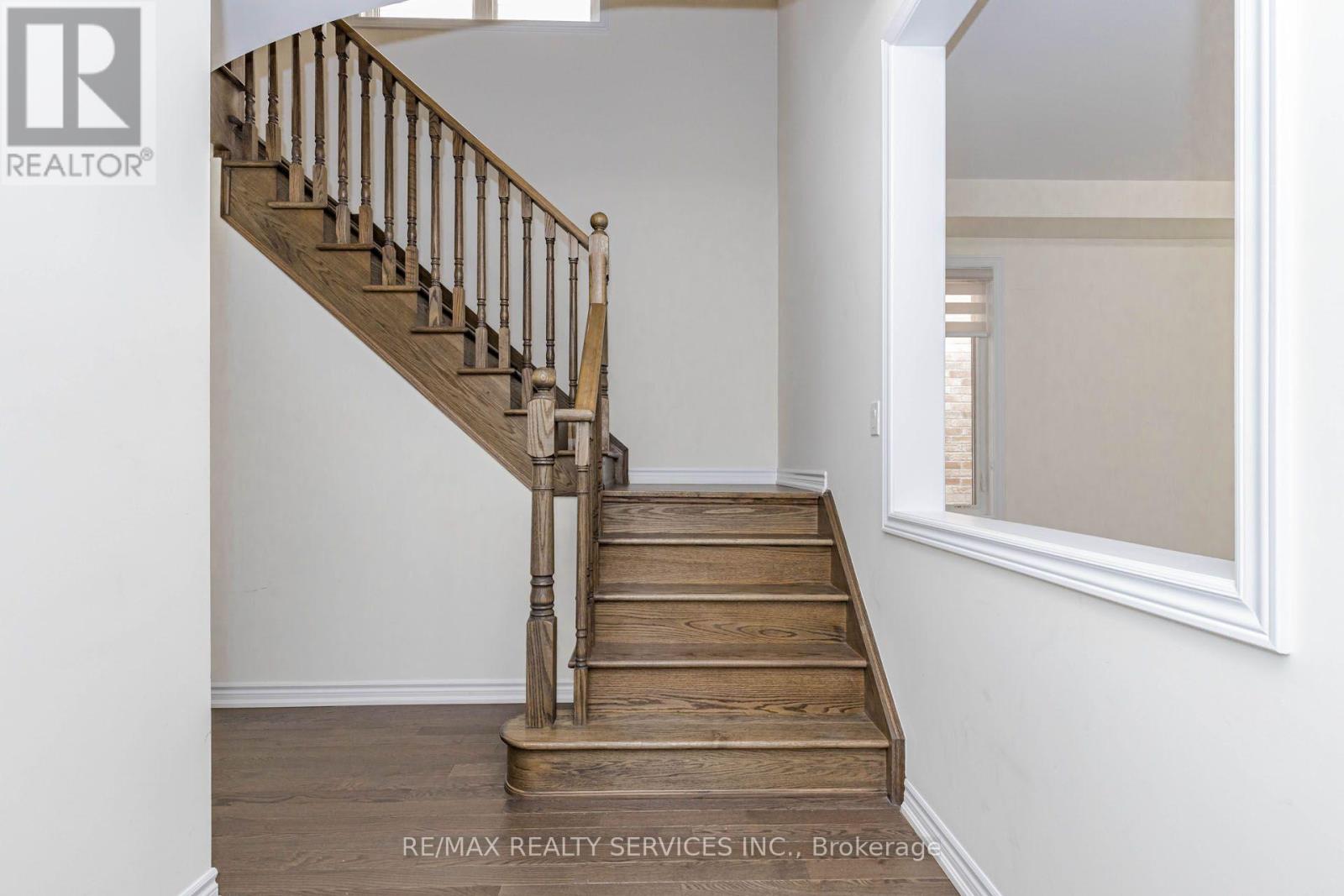 37 ROYAL FERN CRESCENT - 21