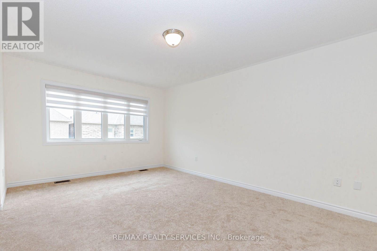 37 ROYAL FERN CRESCENT - 24