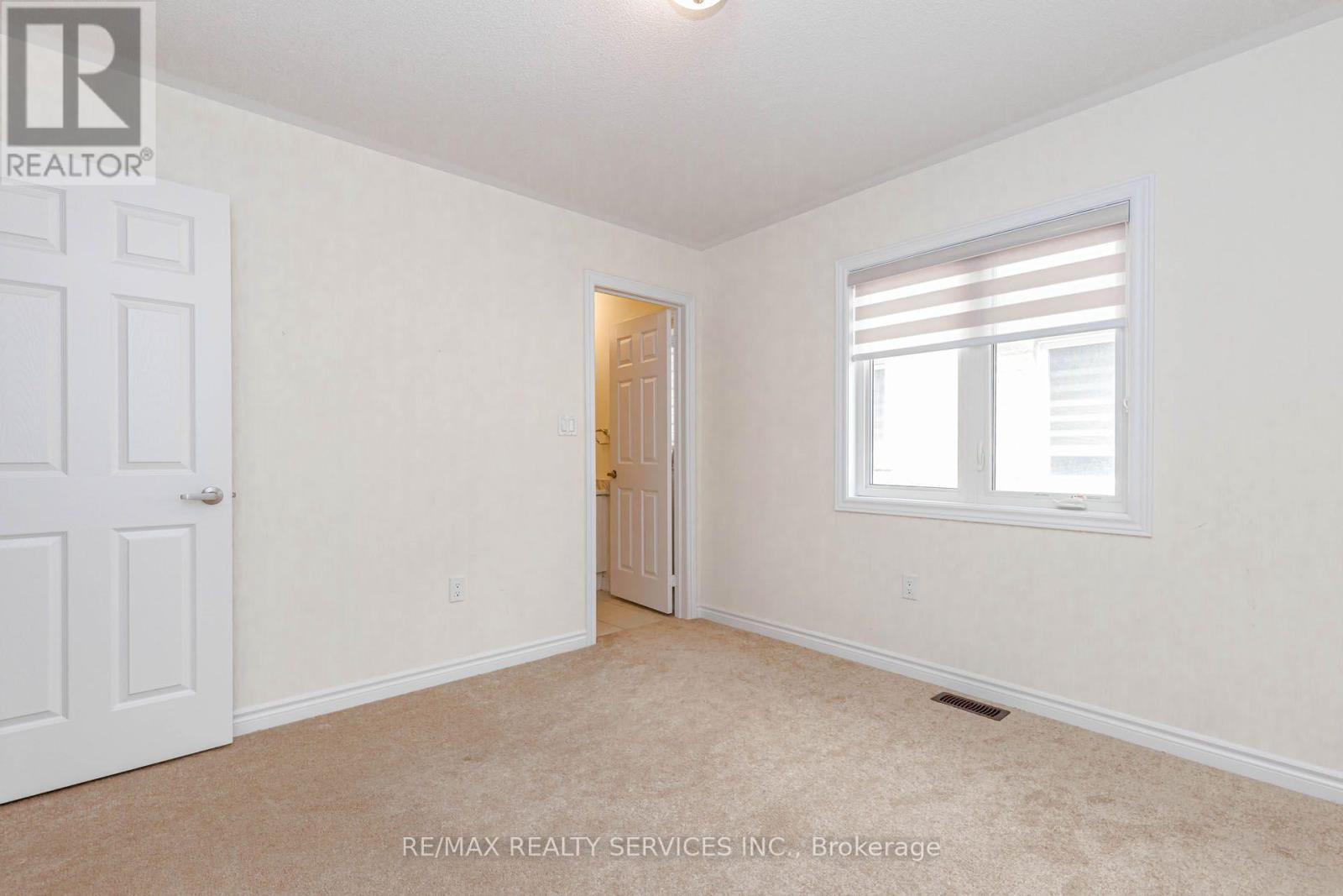 37 ROYAL FERN CRESCENT - 29