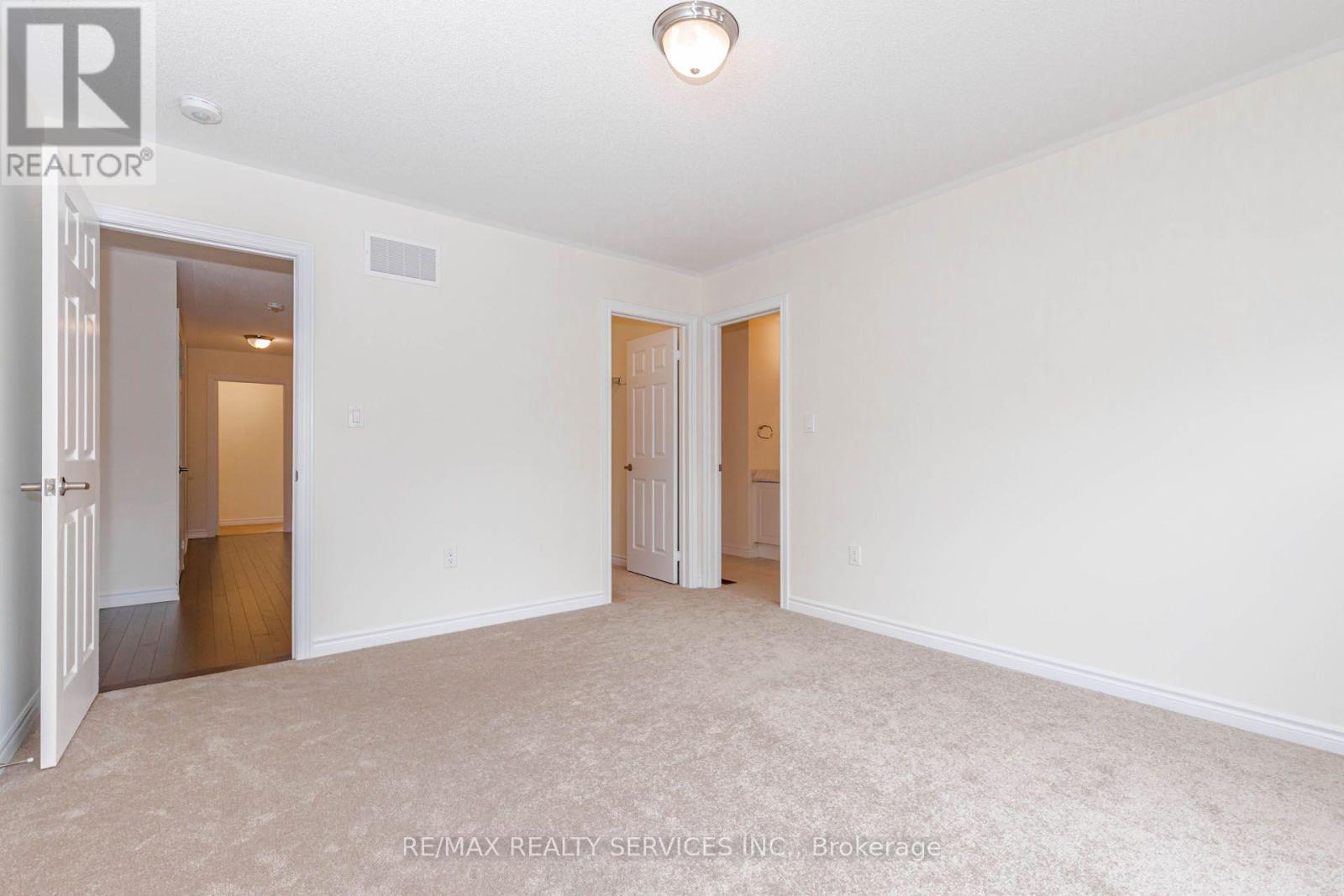 37 ROYAL FERN CRESCENT - 33