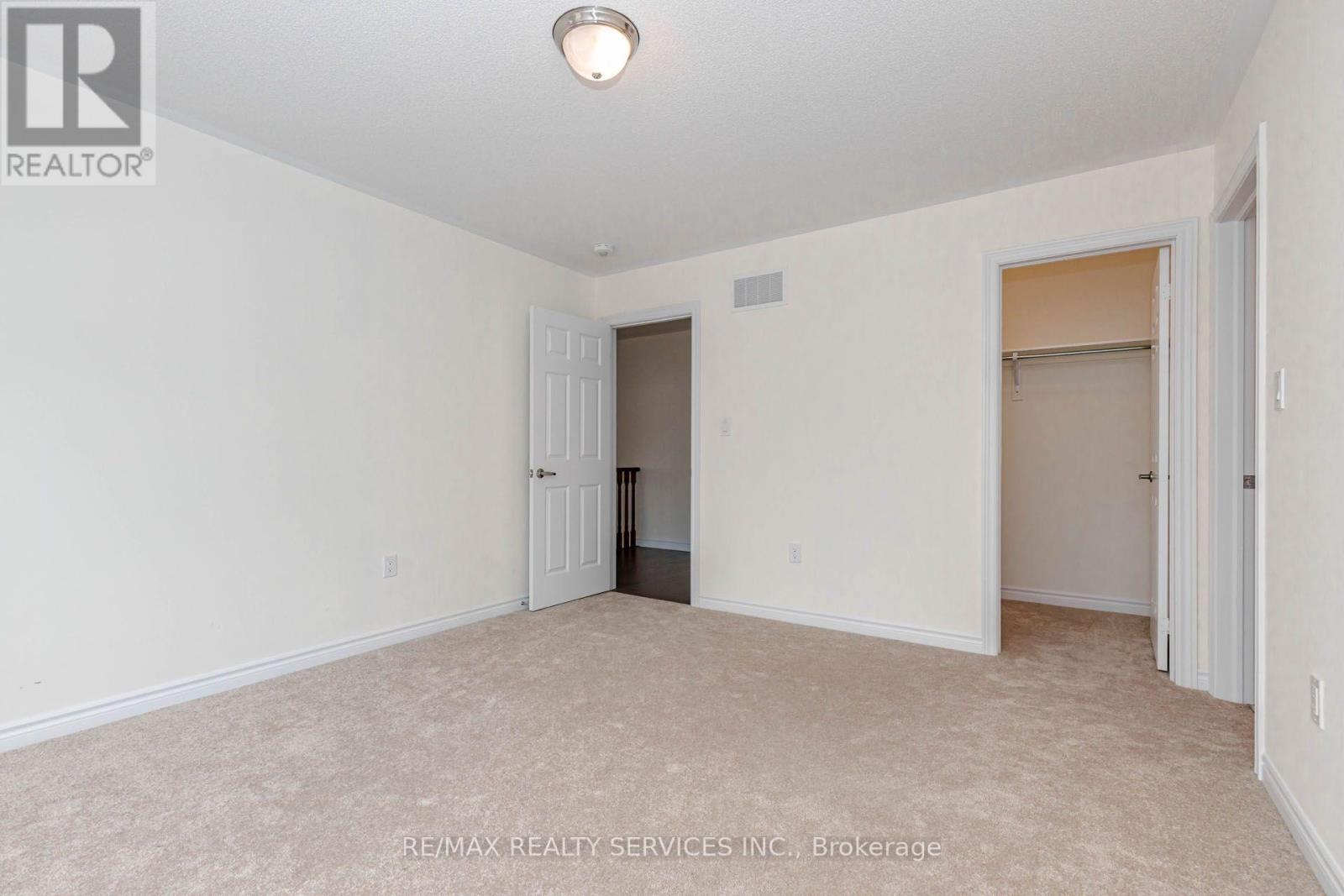 37 ROYAL FERN CRESCENT - 34