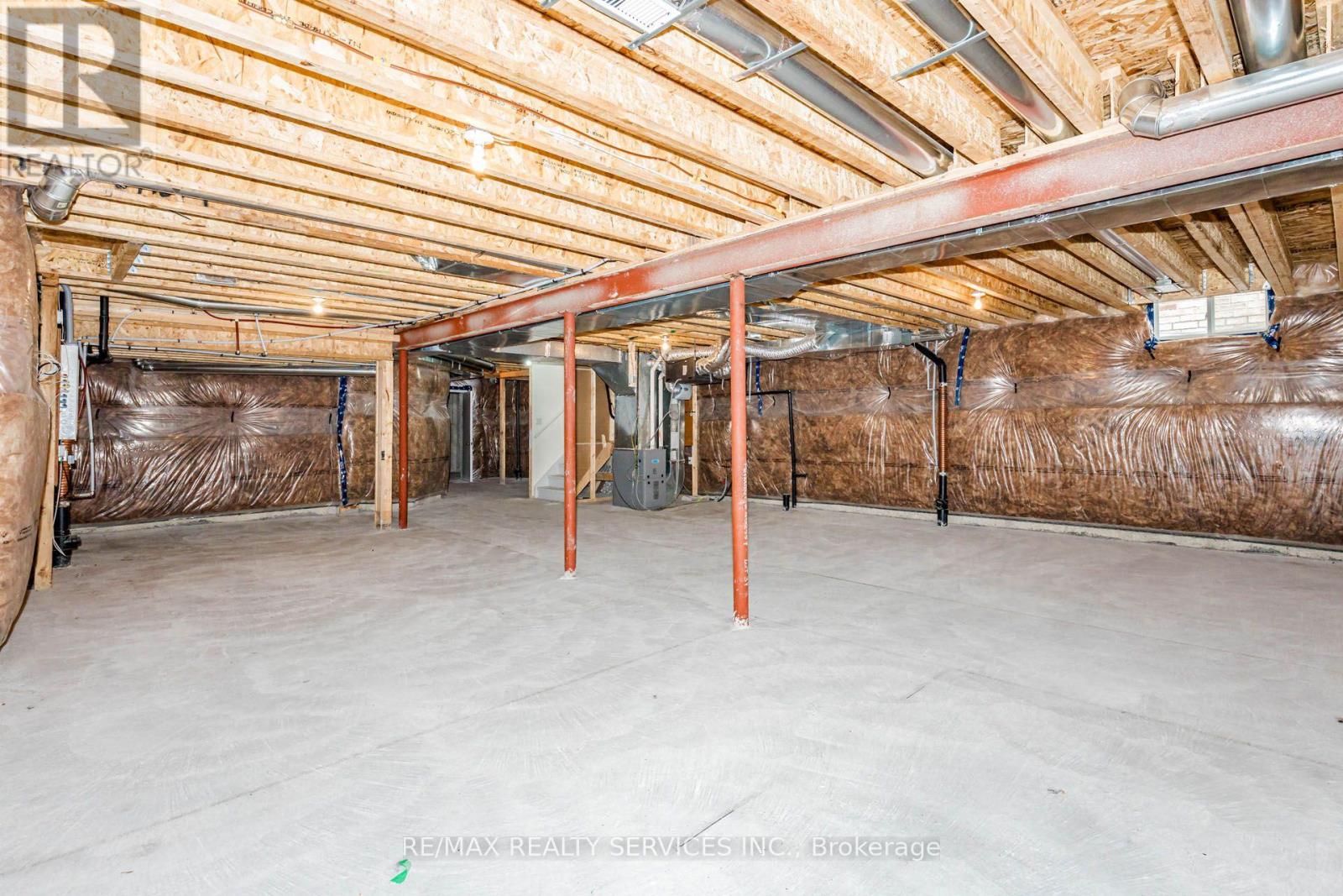 37 ROYAL FERN CRESCENT - 48