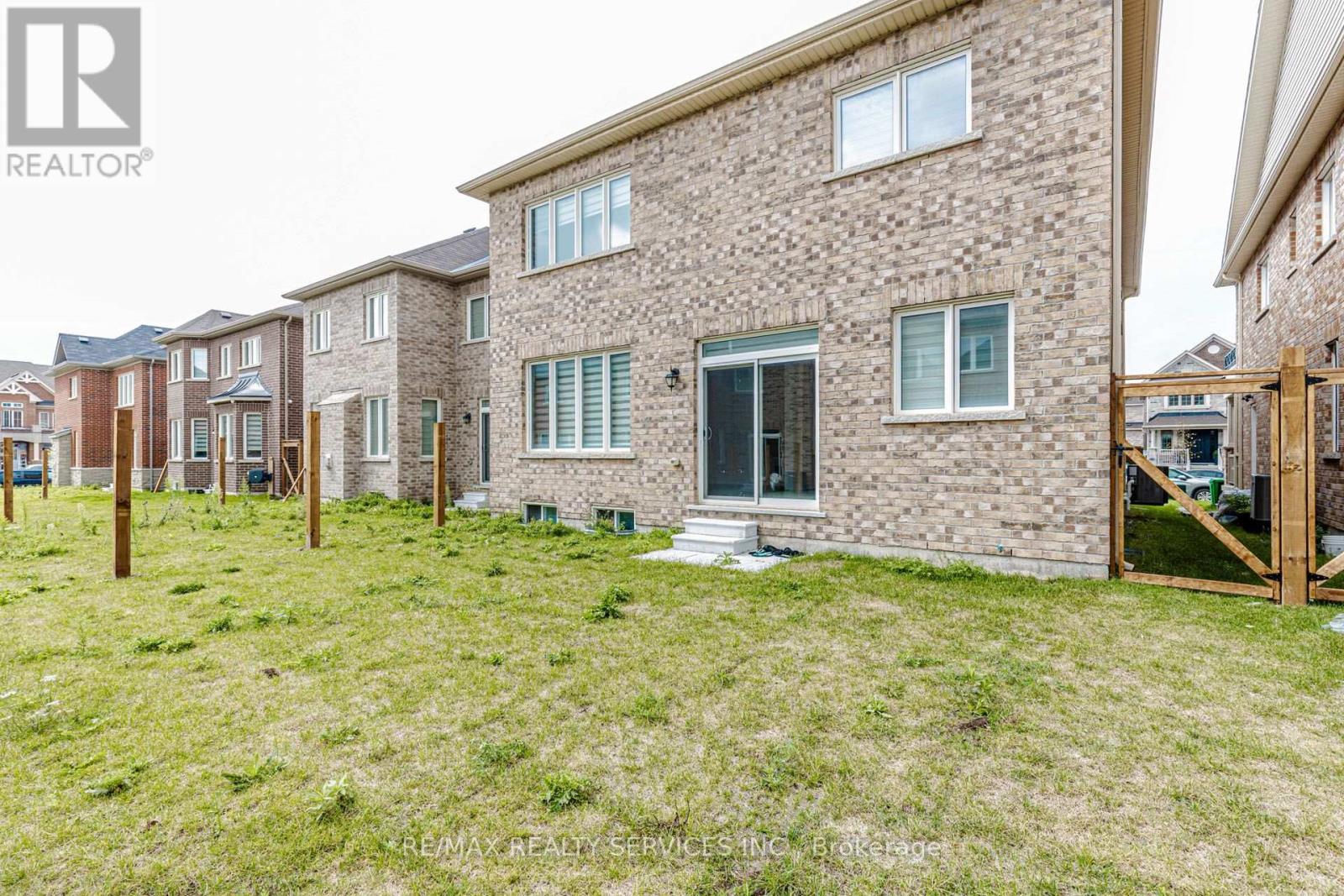 37 ROYAL FERN CRESCENT - 49