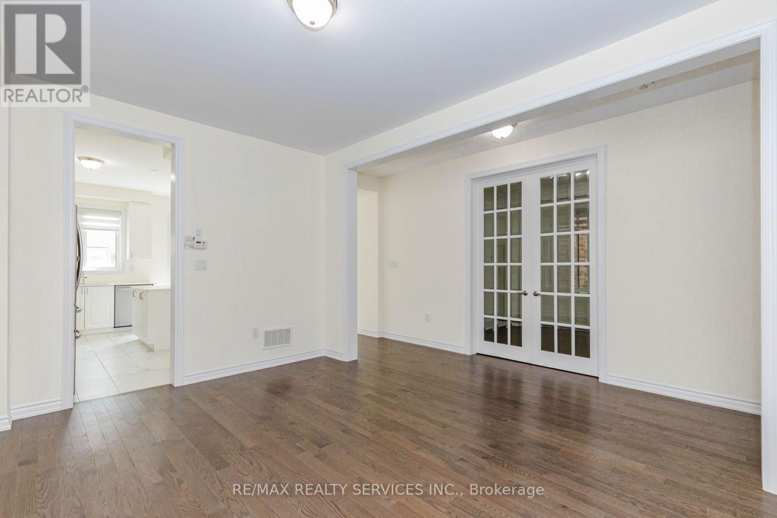 37 ROYAL FERN CRESCENT - 9