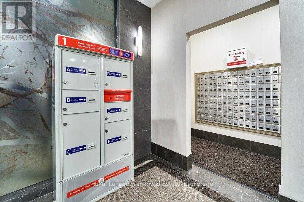 #806 711 ROSSLAND ROAD E - 32