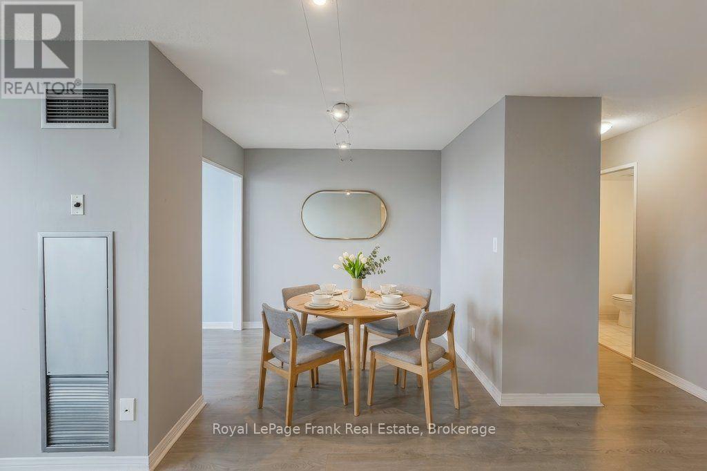 #806 711 ROSSLAND ROAD E - 17