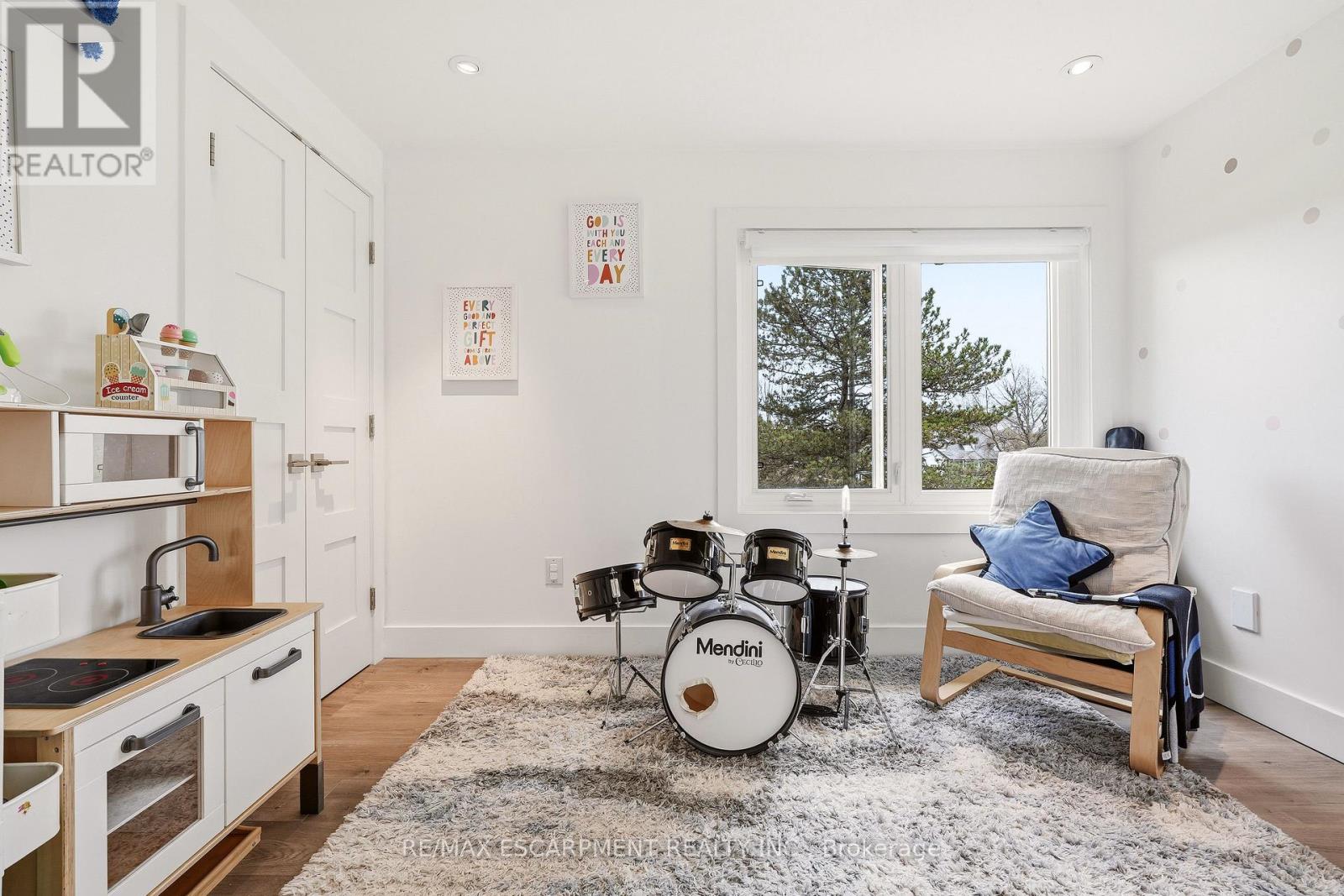 26 WENEIL DRIVE - 23
