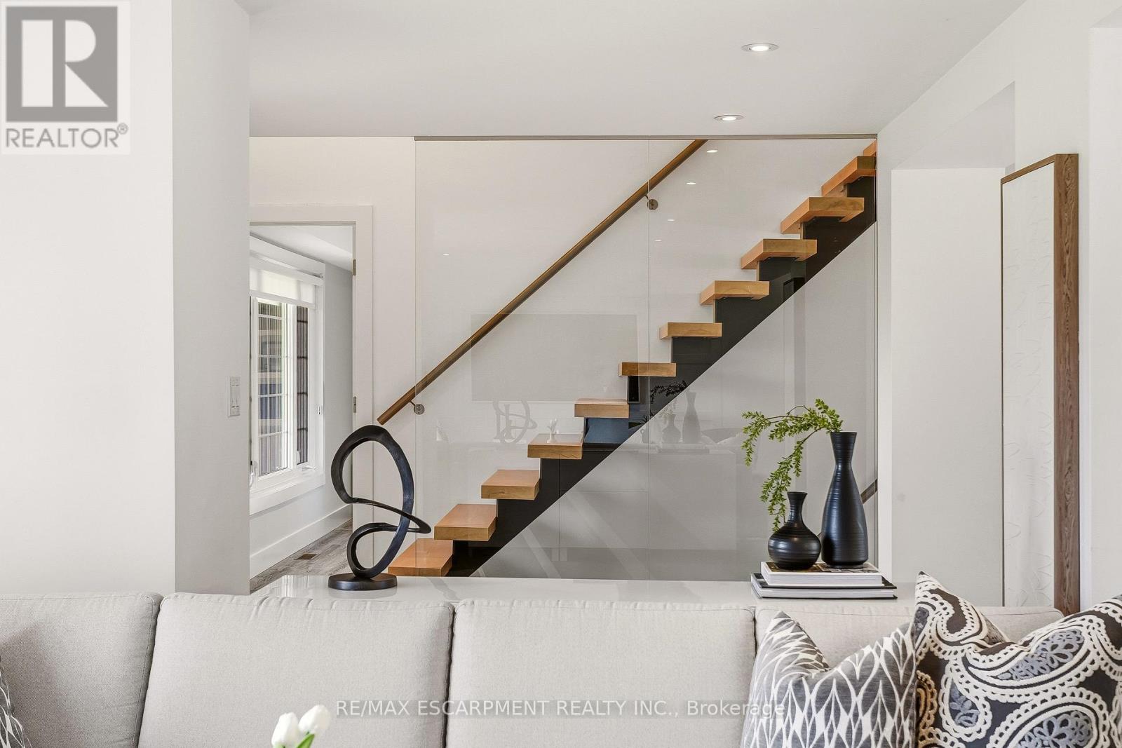 26 WENEIL DRIVE - 8