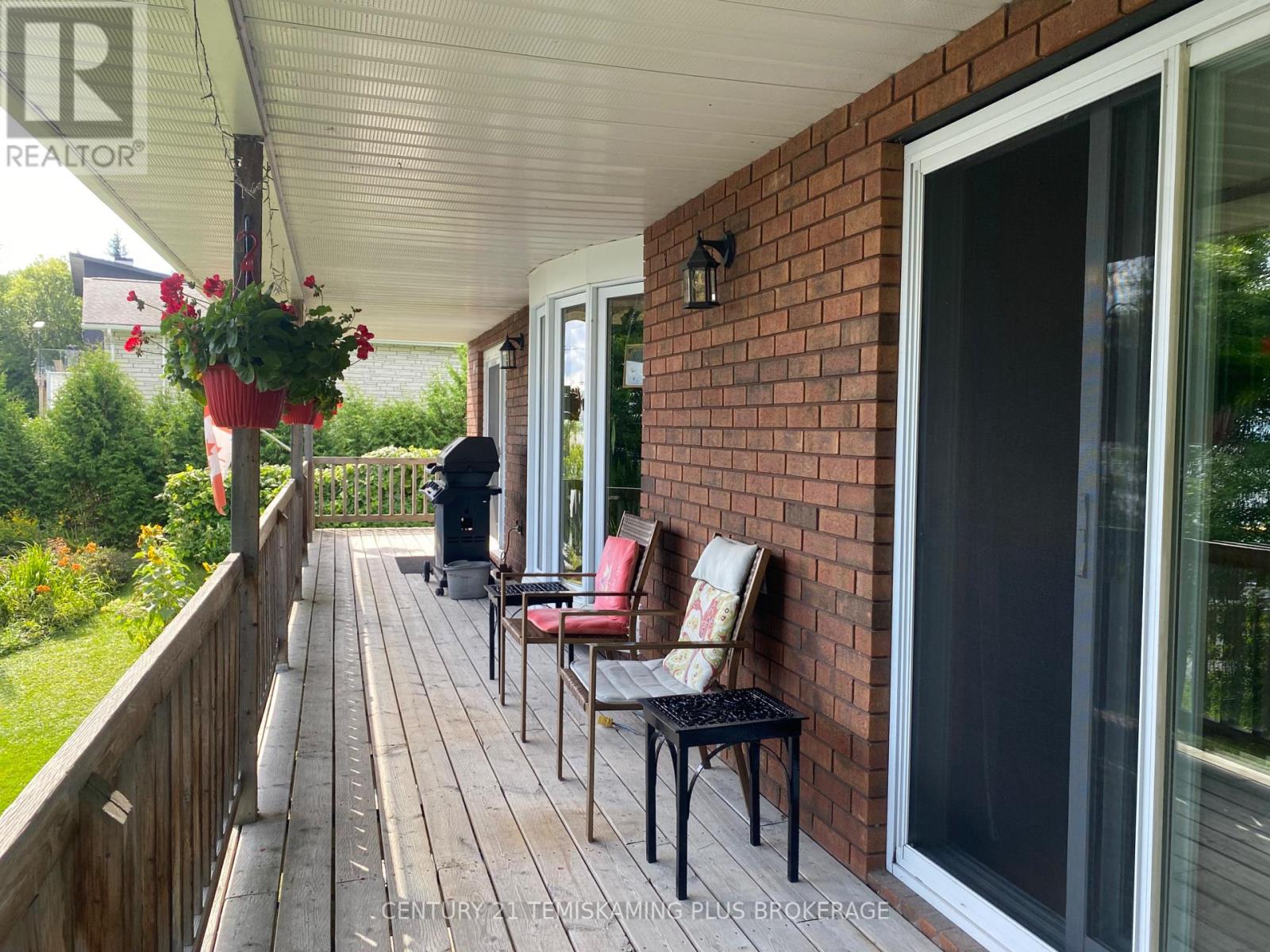 519 LAKESHORE ROAD N - 5