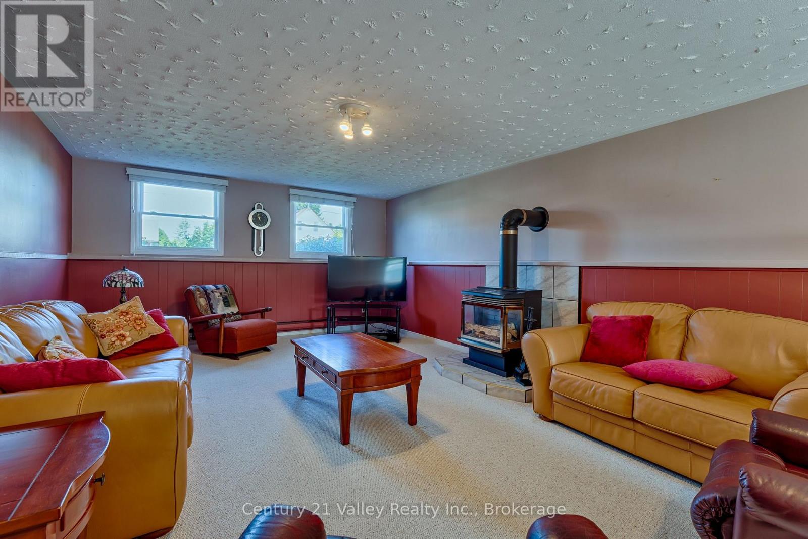 361 SIDNEY AVENUE E - Image 29