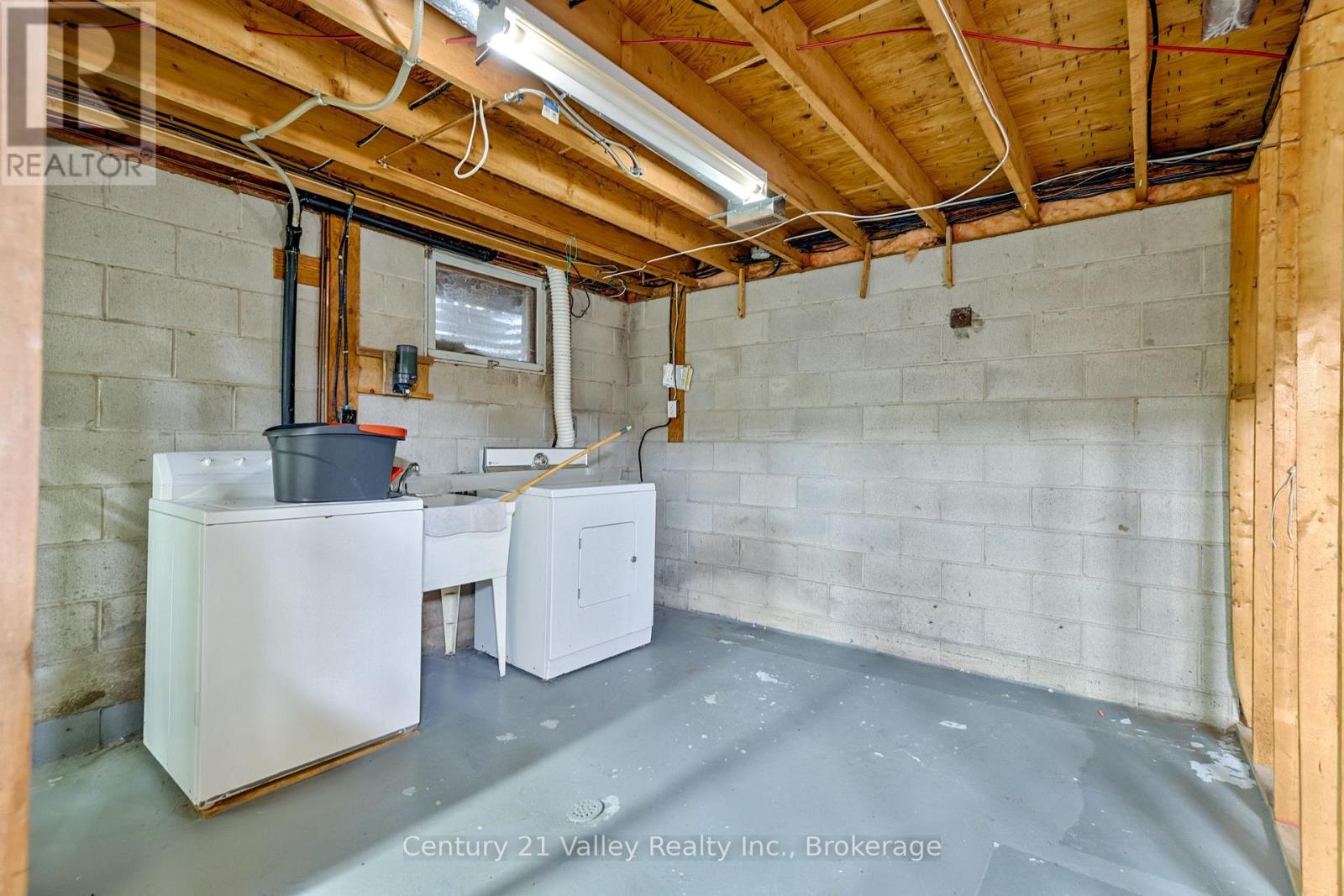361 SIDNEY AVENUE E - 40