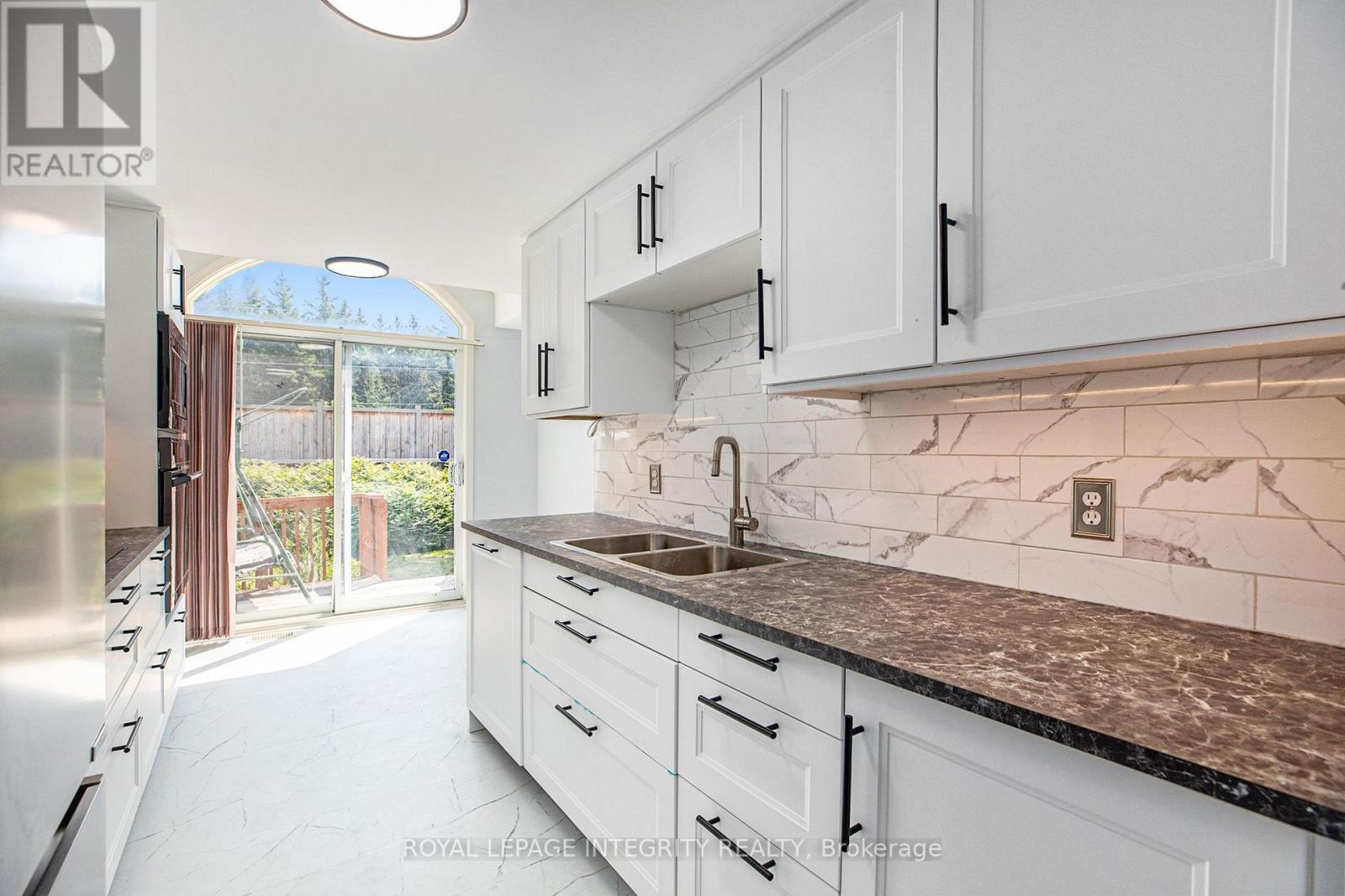 67 LANDOVER CRESCENT - 12