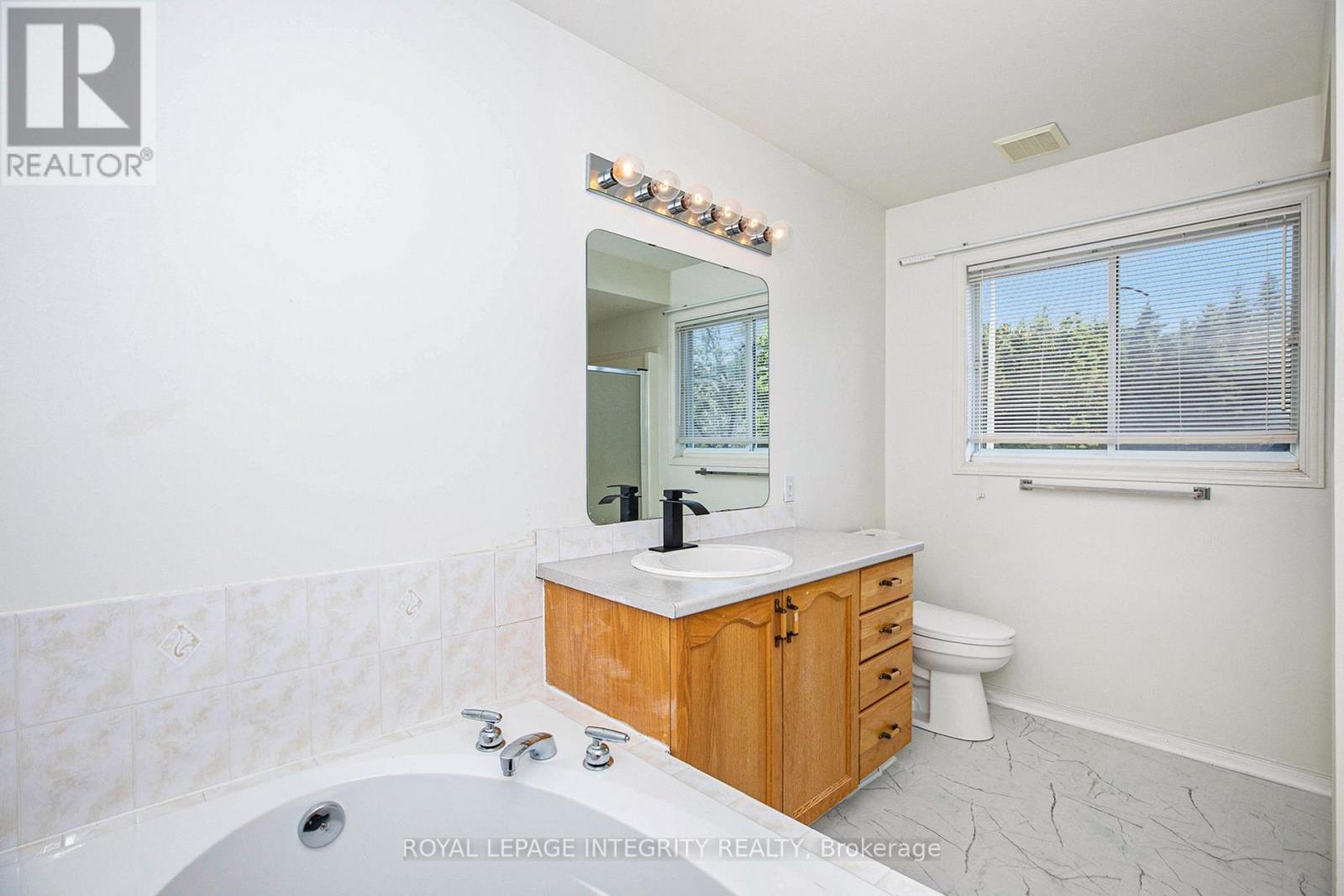 67 LANDOVER CRESCENT - 16