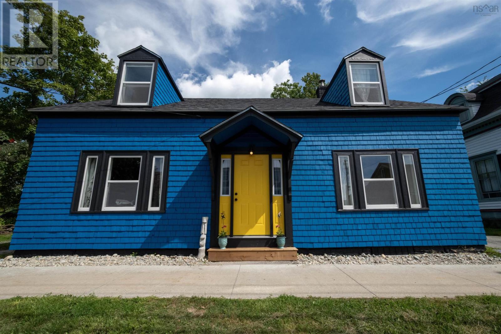 142 Water Street, Shelburne, Nova Scotia, B0T1W0, Shelburne, Nova Scotia — photo 2 of 5