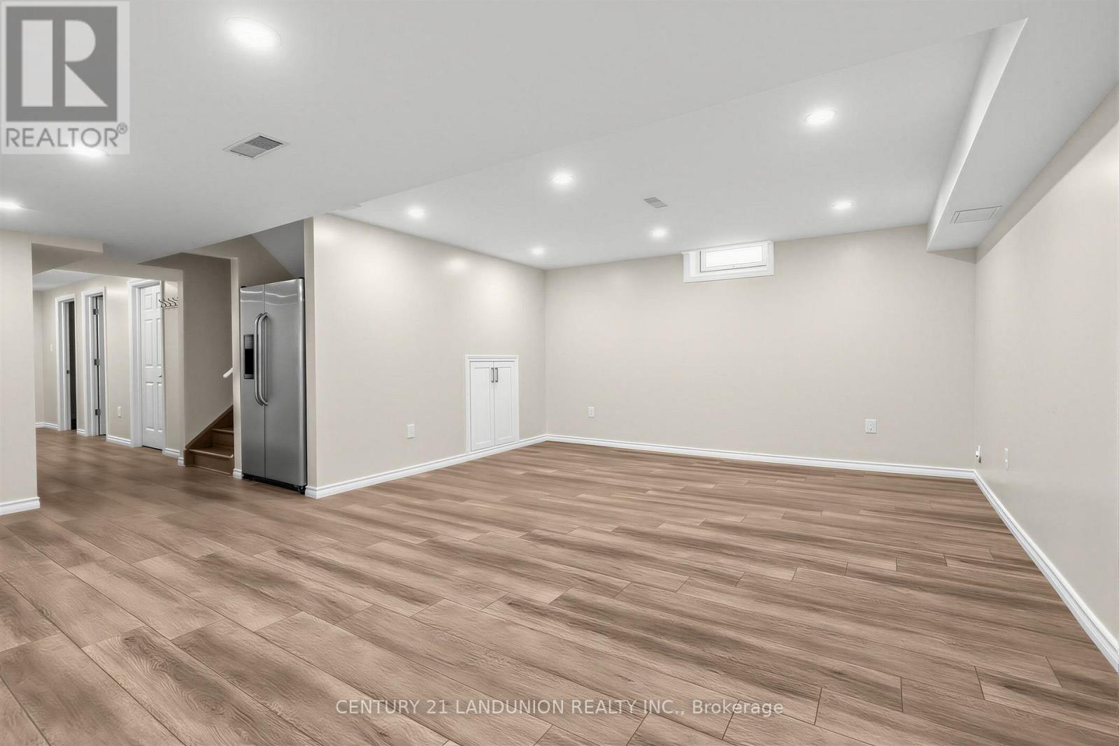 21 HENDEL DRIVE - 17