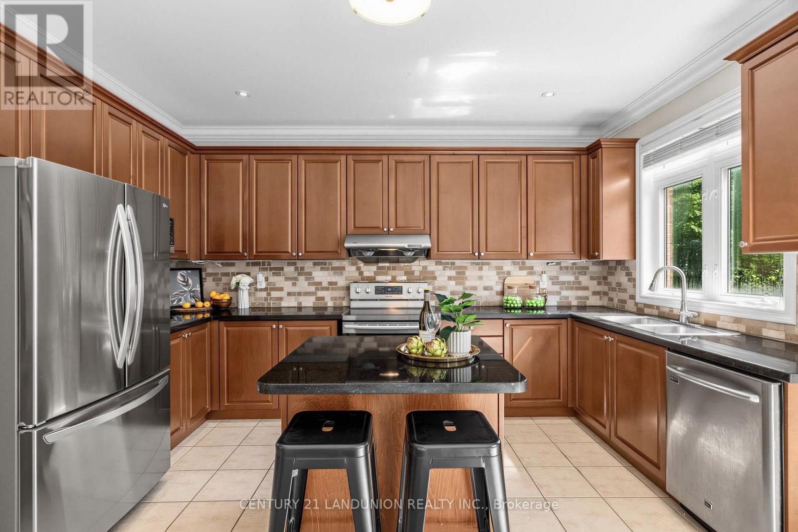21 HENDEL DRIVE - 9