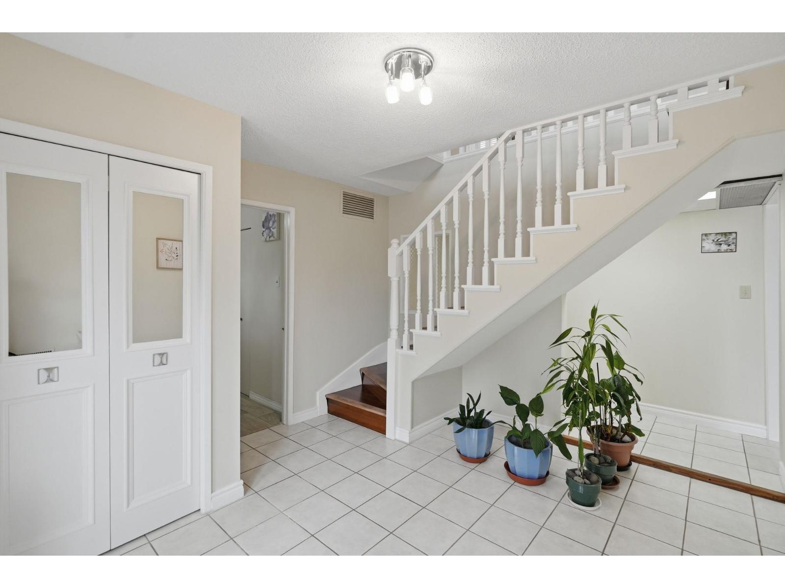 8704 111 Street, Delta, British Columbia, V4C4N7, Delta, British Columbia — photo 4 of 5