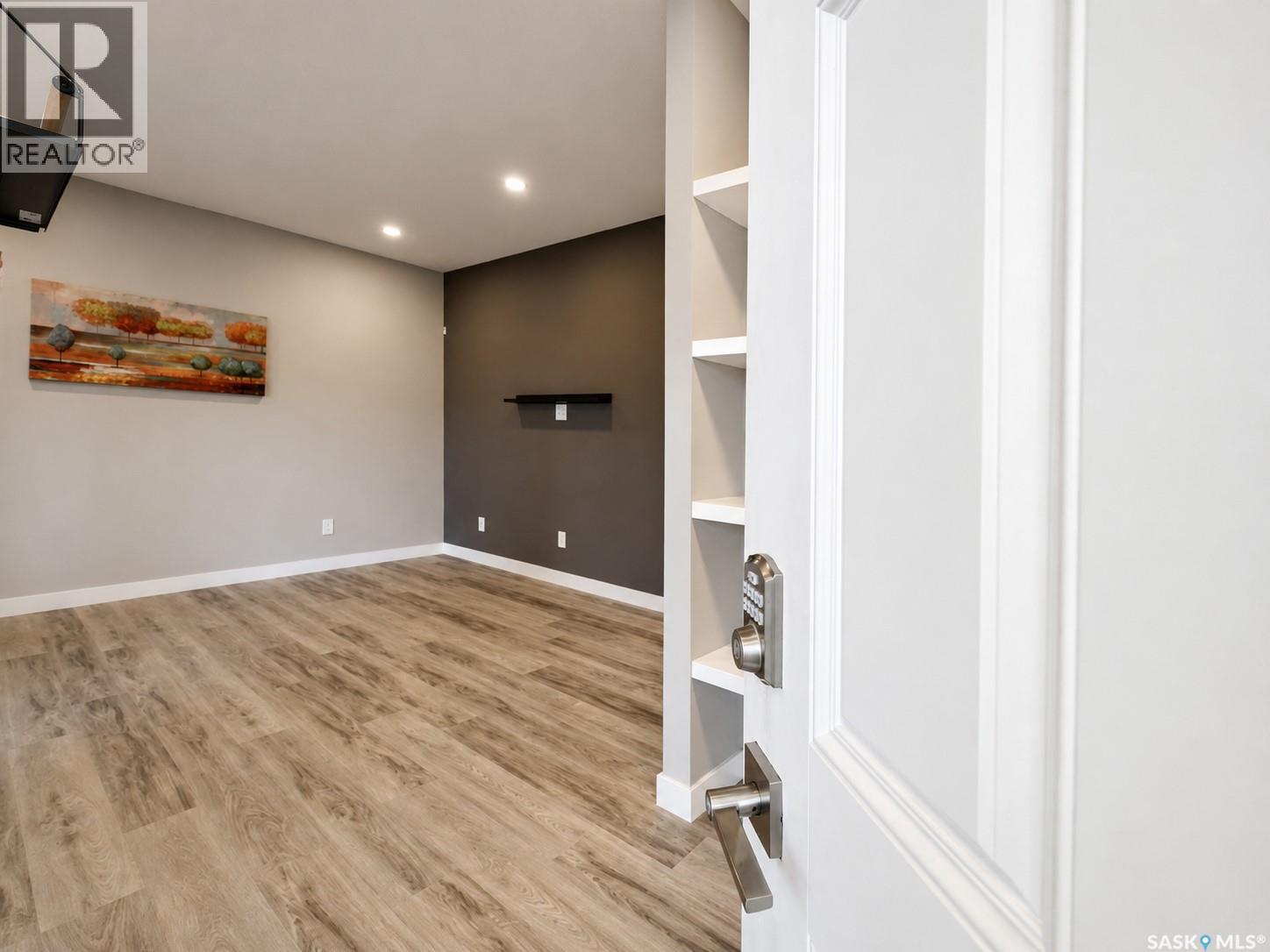 5125 Crane CRESCENT, Regina, Saskatchewan, S4W0B9, Regina, Saskatchewan — photo 5 of 5