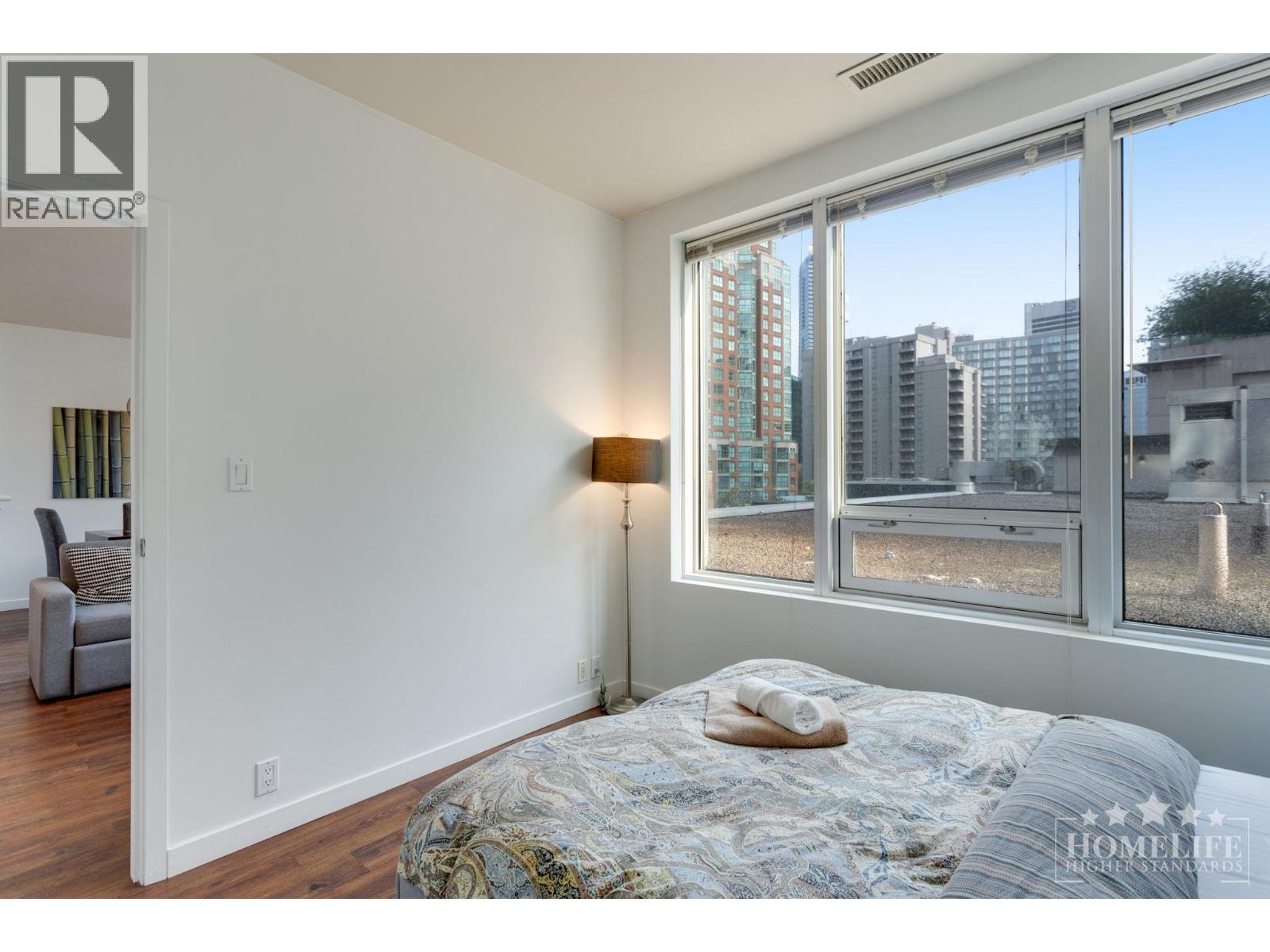 309 989 NELSON STREET, Vancouver