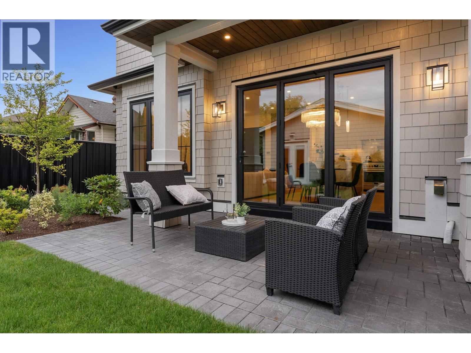 #2 2256 E PENDER STREET Street, Vancouver, British Columbia, V5L1X4, Vancouver, British Columbia — photo 2 of 5