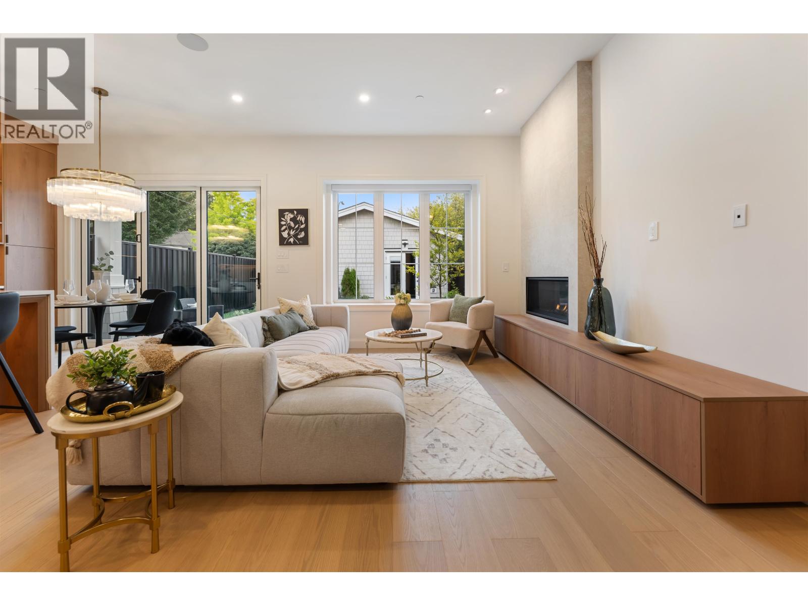 #2 2256 E PENDER STREET Street, Vancouver, British Columbia, V5L1X4, Vancouver, British Columbia — photo 4 of 5
