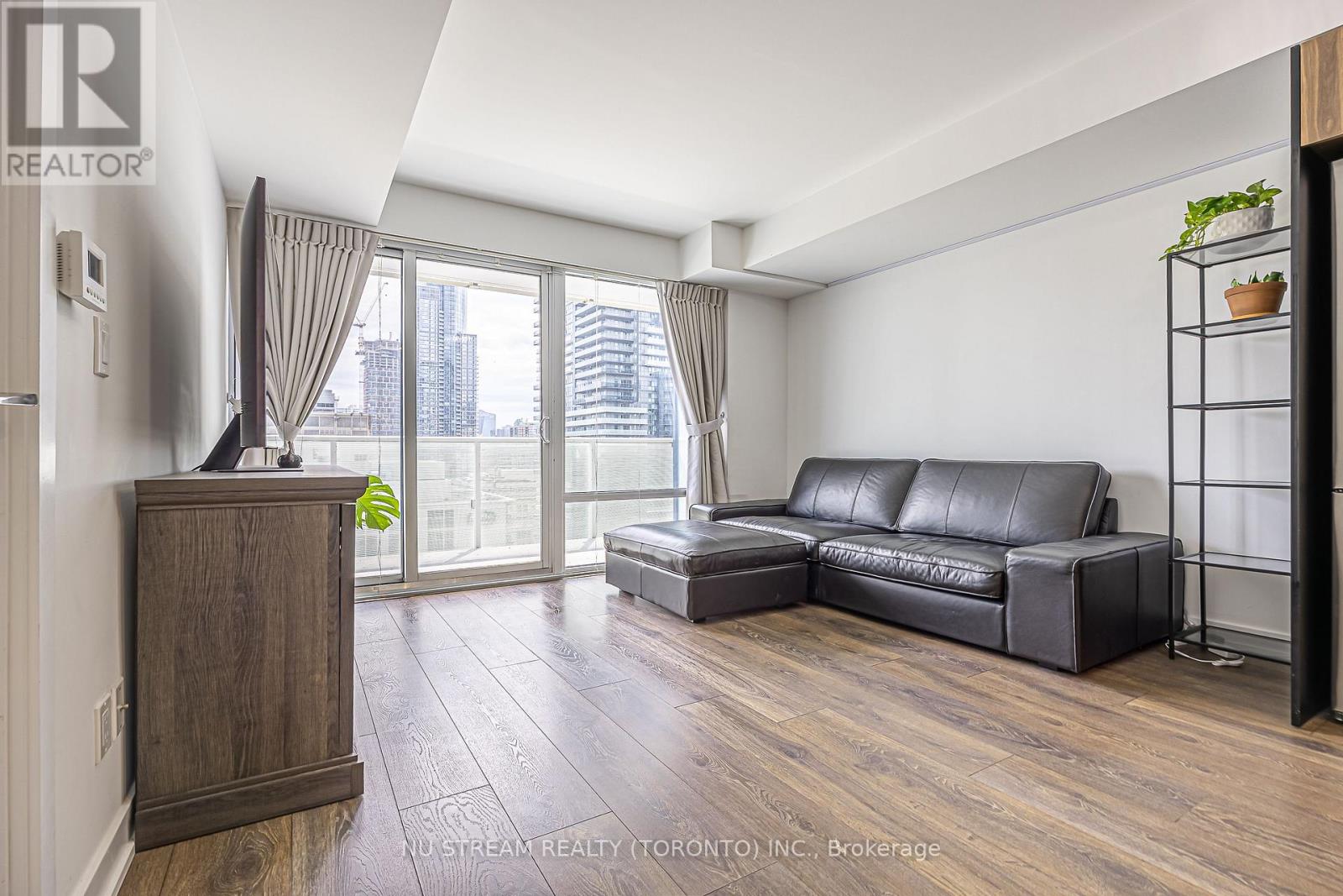 #1710 501 YONGE STREET - 18