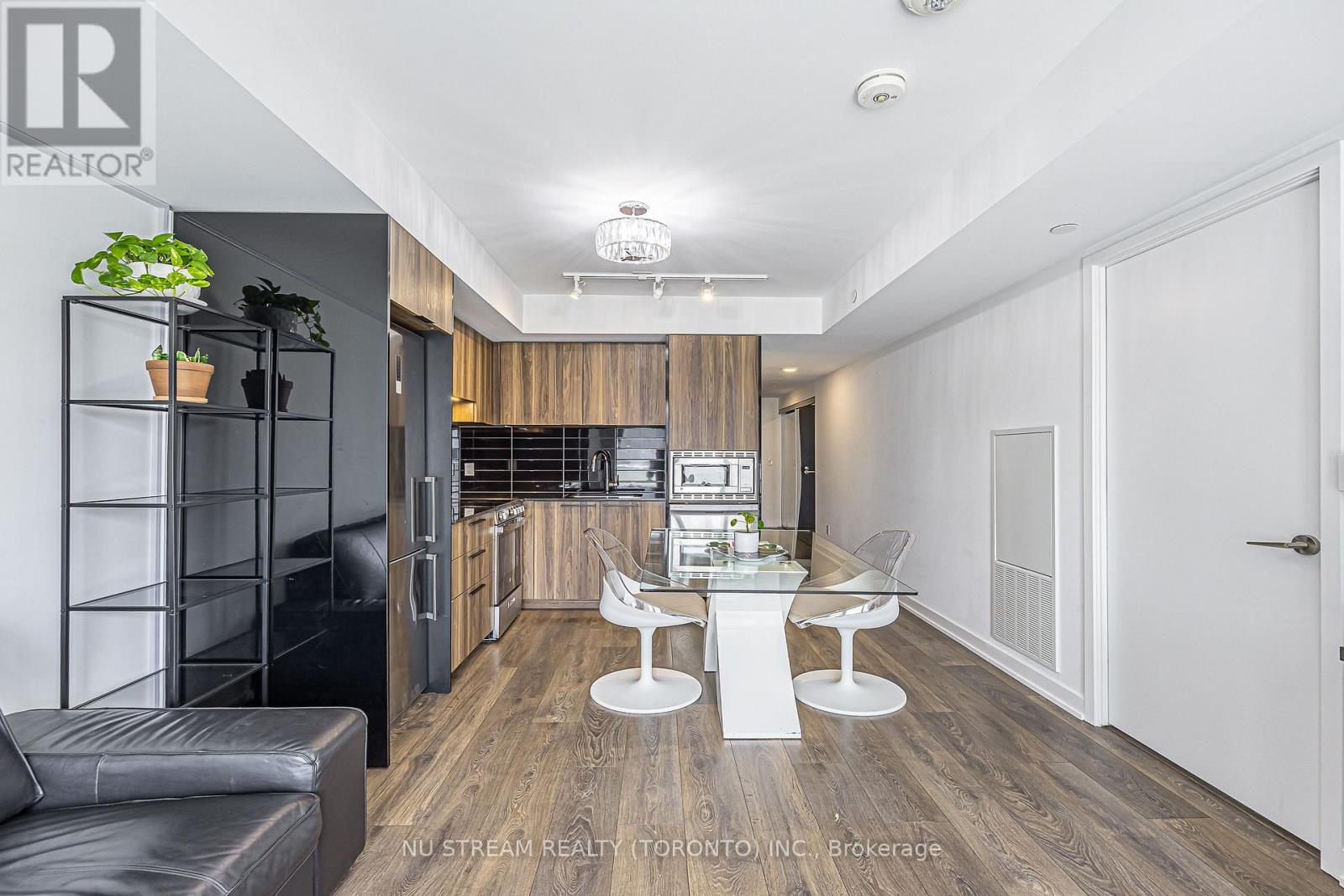 #1710 501 YONGE STREET - 11