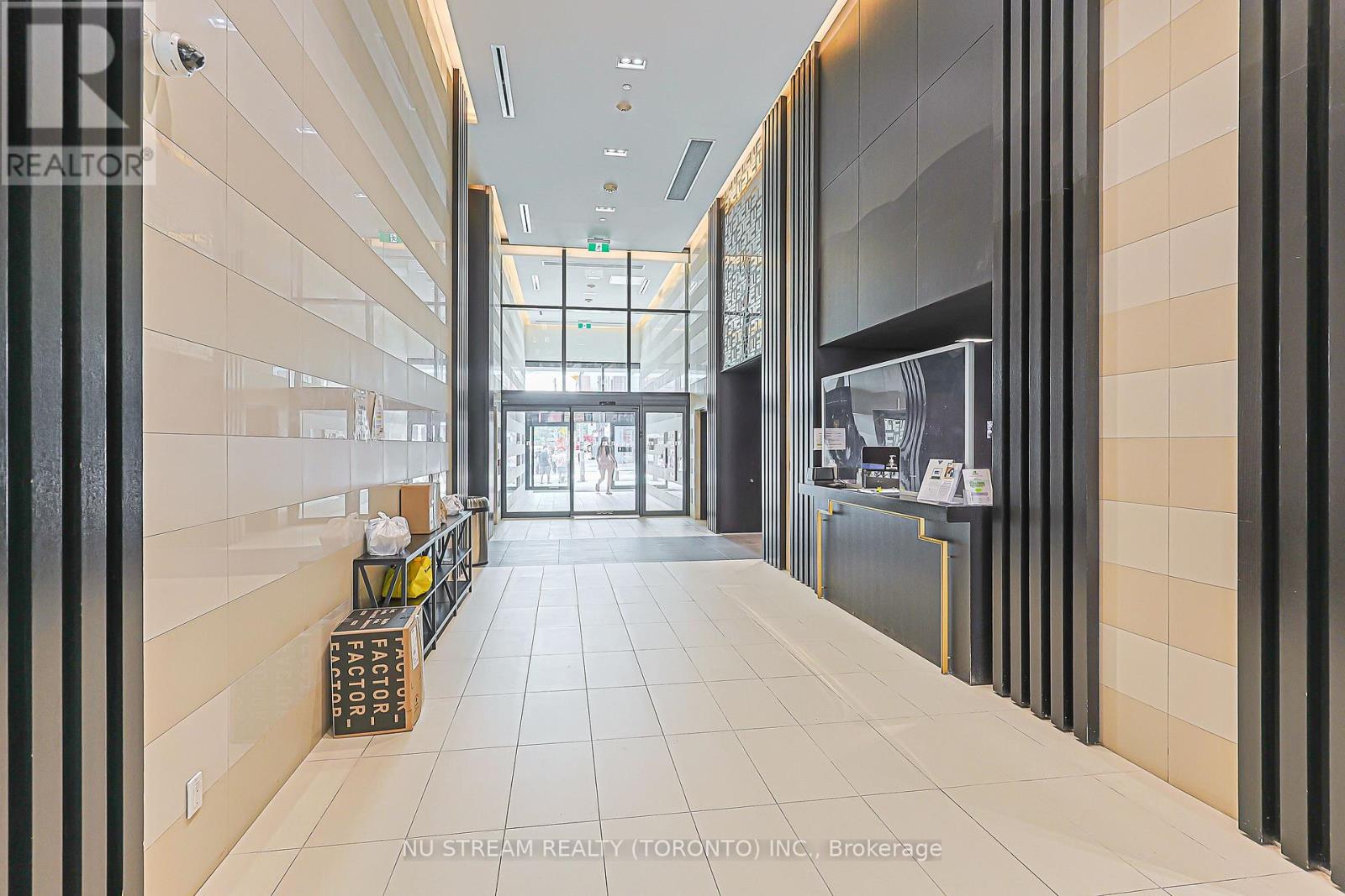 #1710 501 YONGE STREET - 3