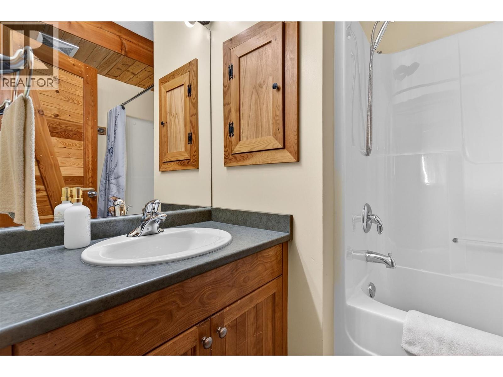 201 295 Raven Ridge Road, Big White