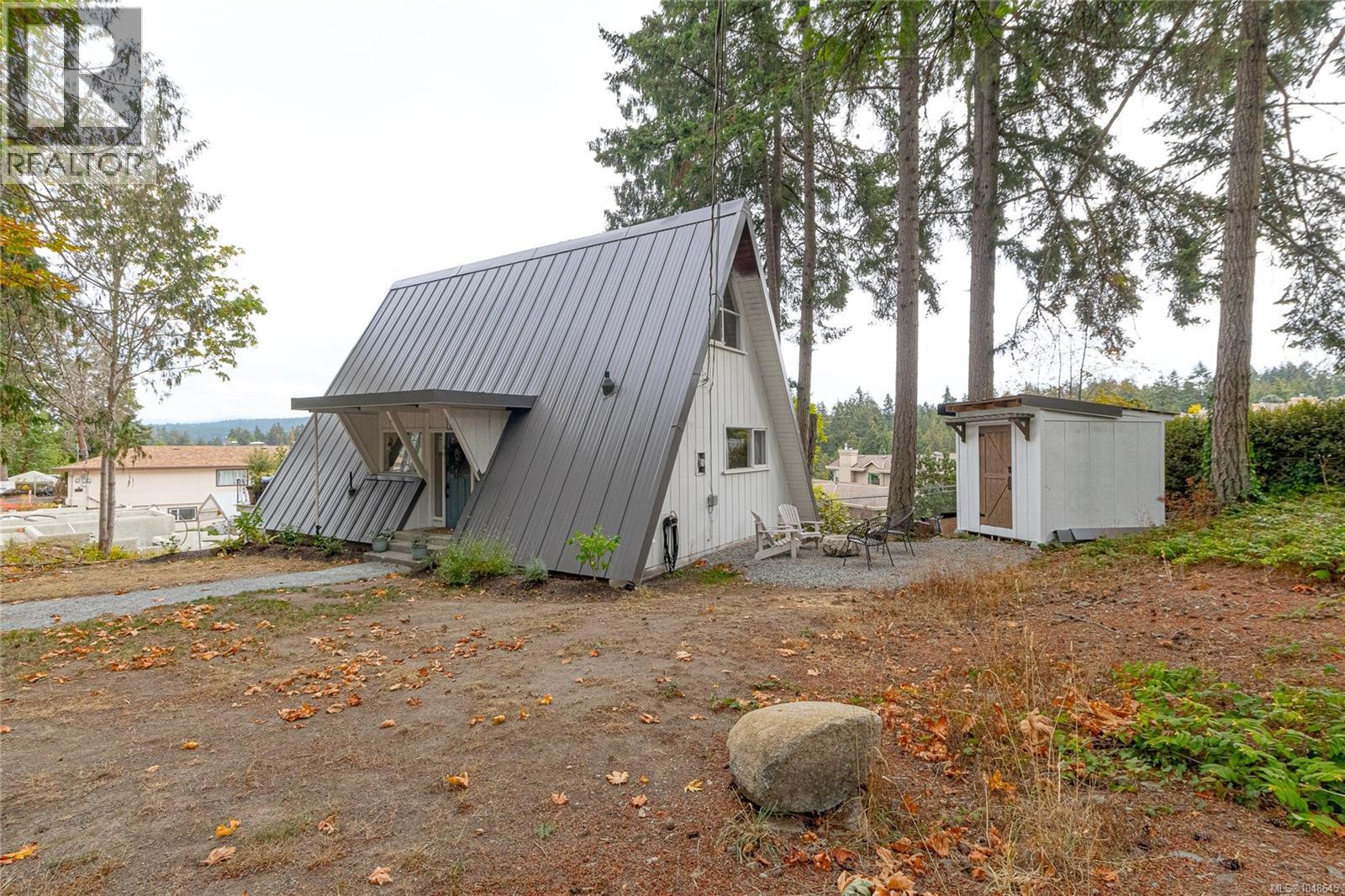  6891 Woodward Drive, Central Saanich