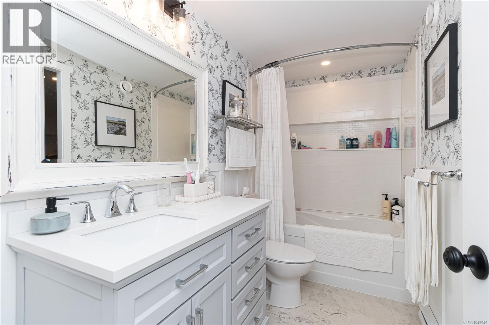 6891 Woodward Dr, Central Saanich
