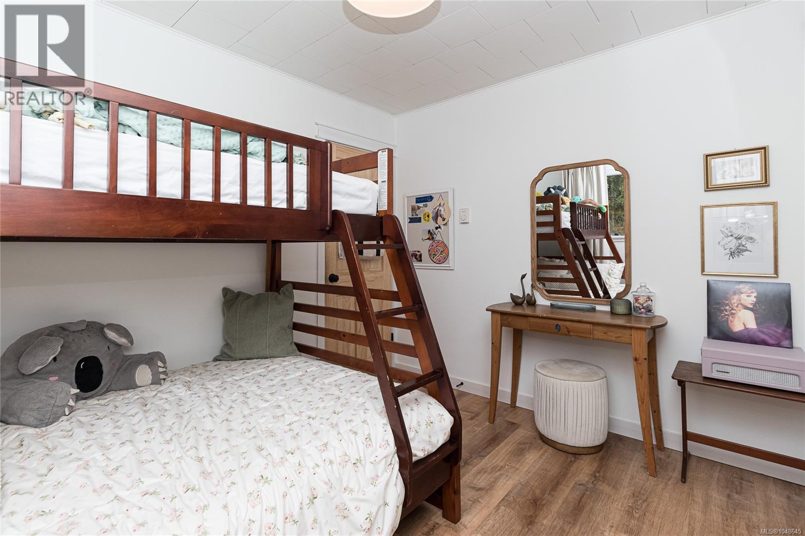 6891 Woodward Dr, Central Saanich