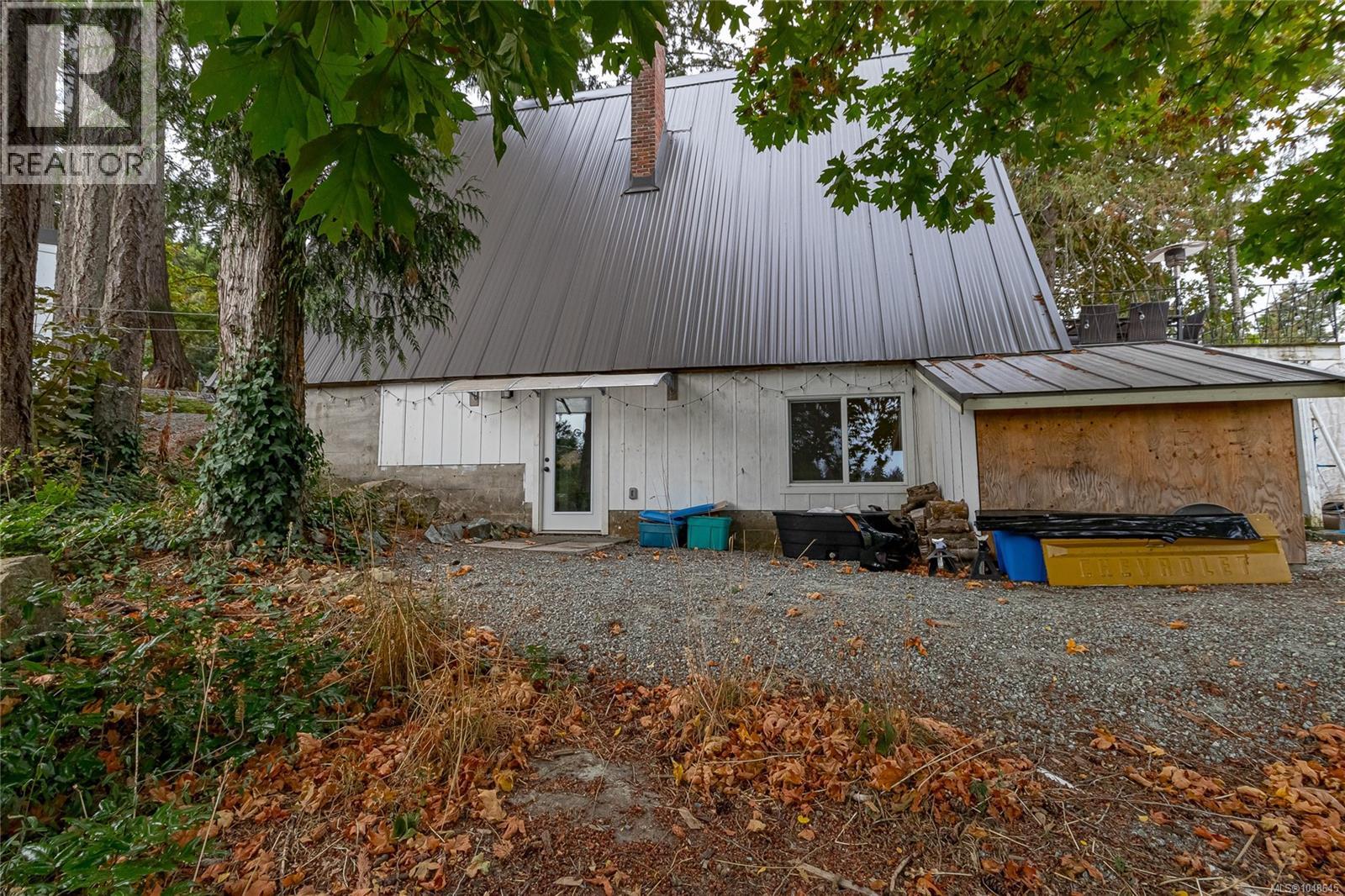6891 Woodward Dr, Central Saanich
