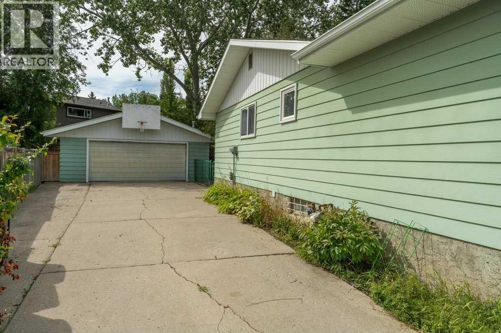 3239 Oakwood Drive Southwest, Calgary, Alberta, T2V0K4, Calgary, Alberta — photo 3 of 5