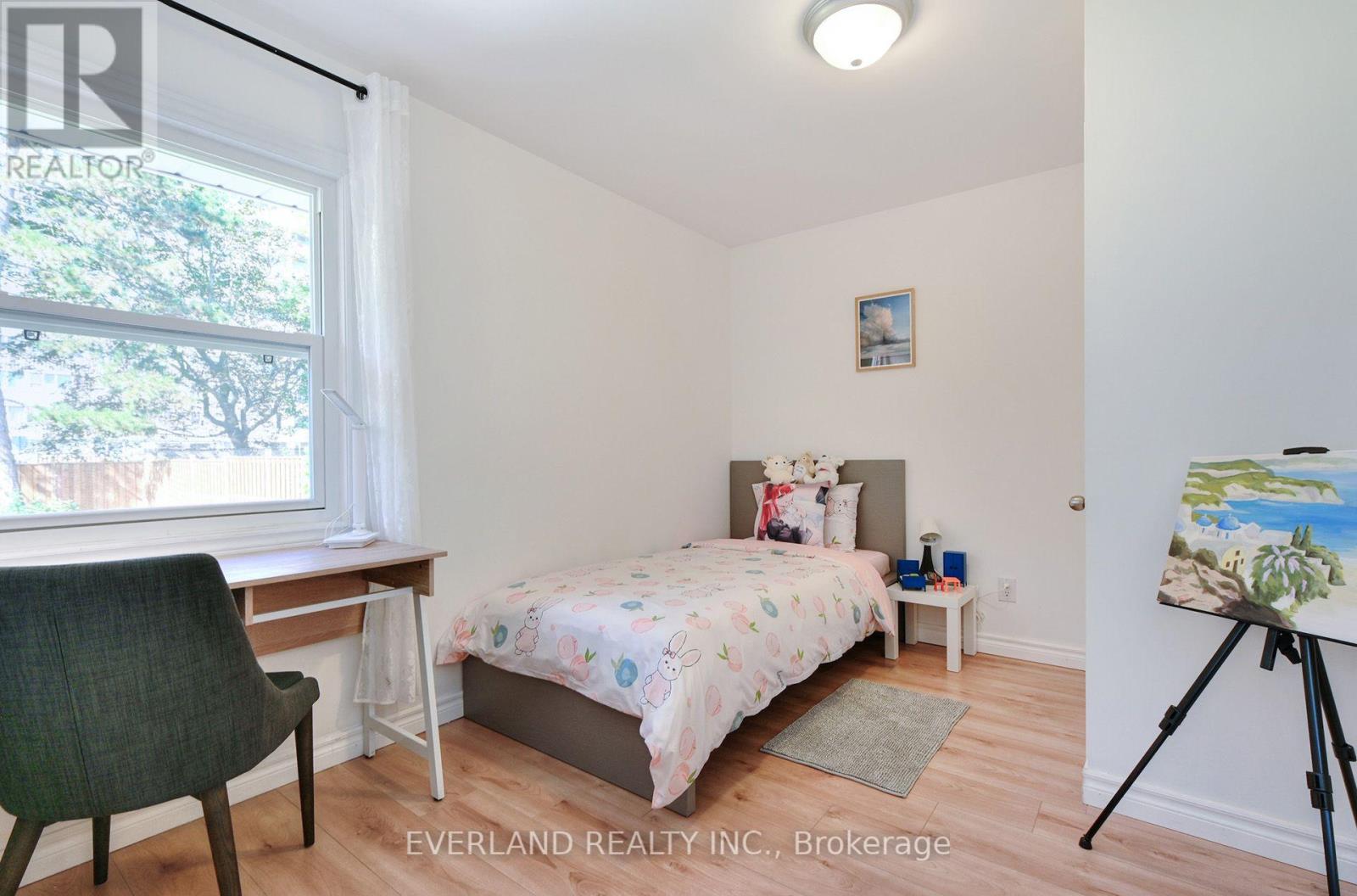 52 FAIRGLEN AVENUE - 16