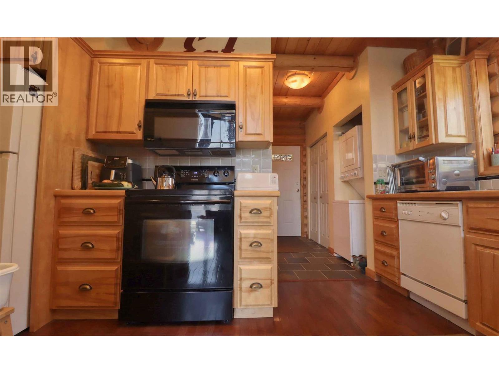 957 Little Shuswap Lake Road - Image 15