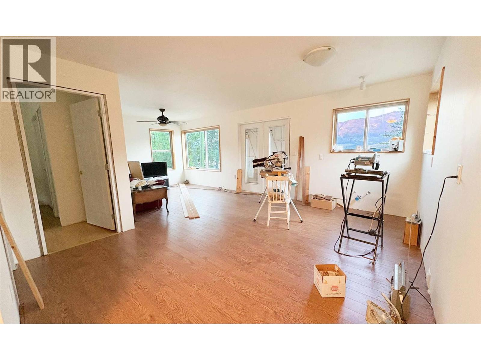 957 Little Shuswap Lake Road - 40