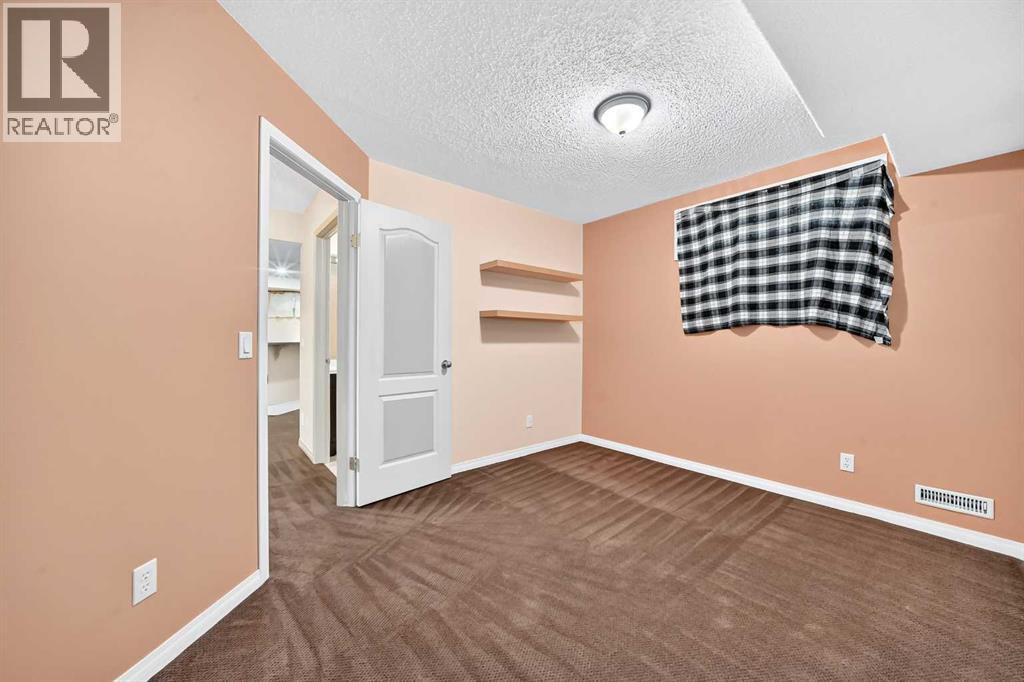 180 Hamptons Terrace NW - 40